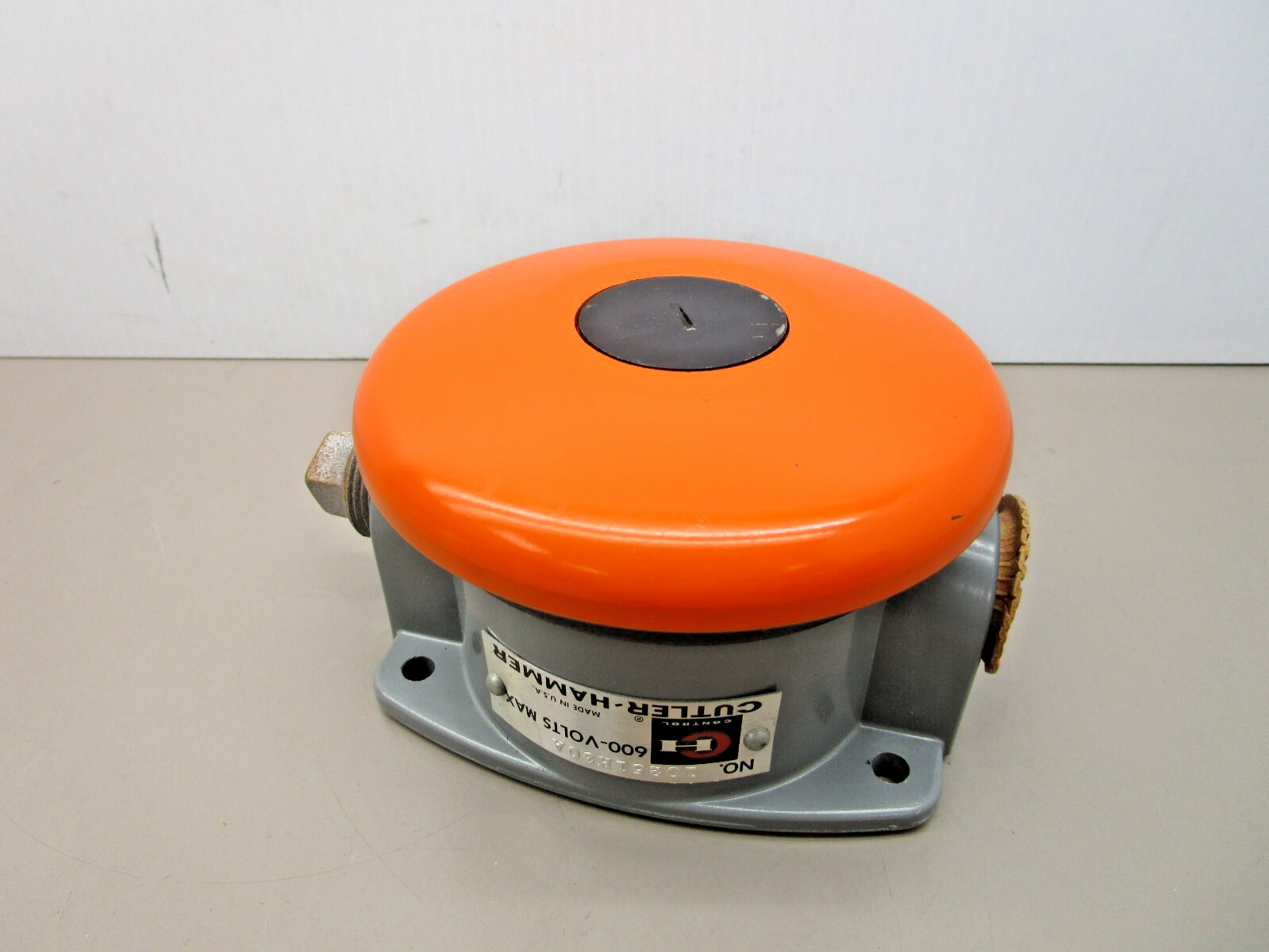 Cutler-Hammer 10251H30A Type D Mushroom Button Palm or Foot Operated Switch