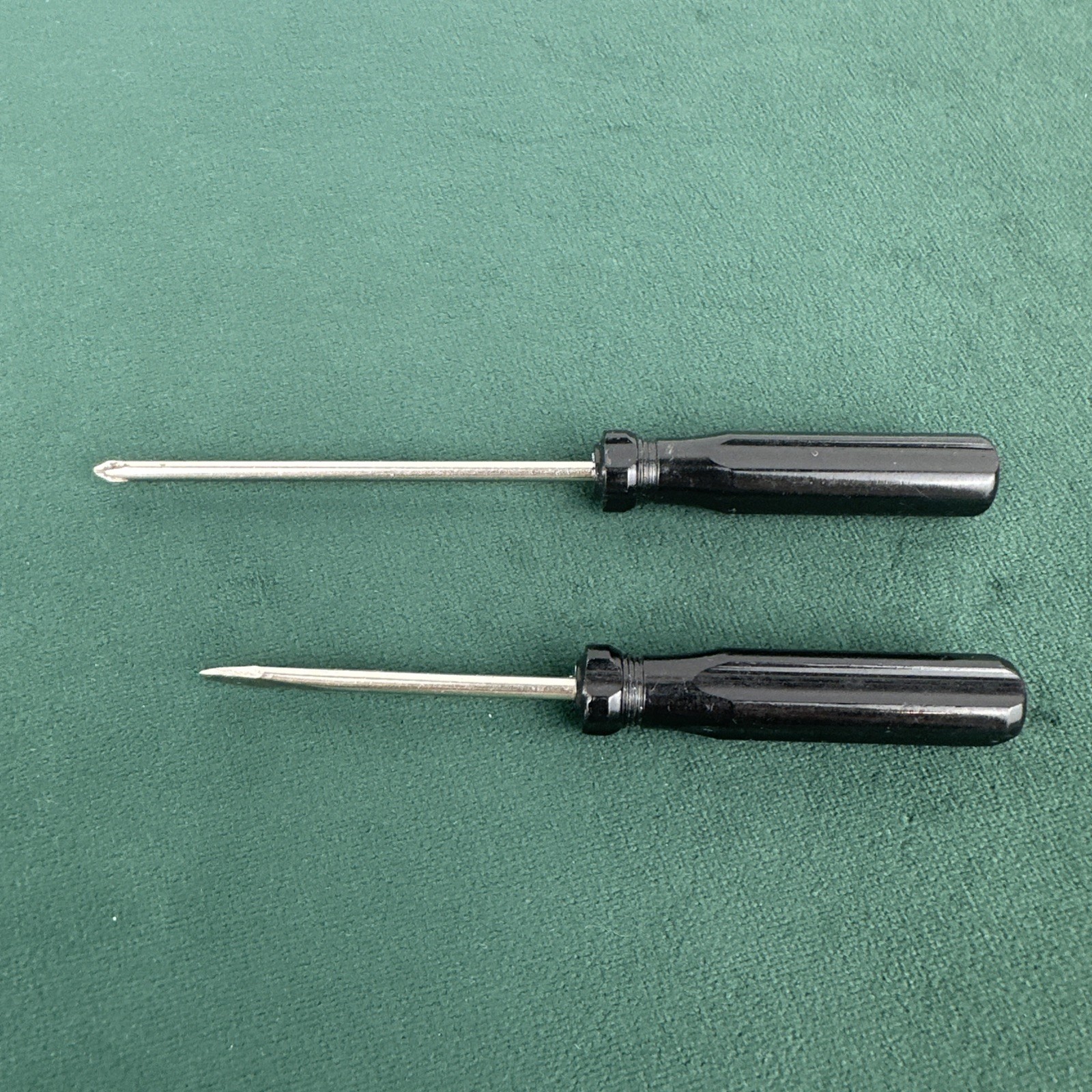 Small Stanley Black Phillips And Flathead Screwdriver Set Of 2