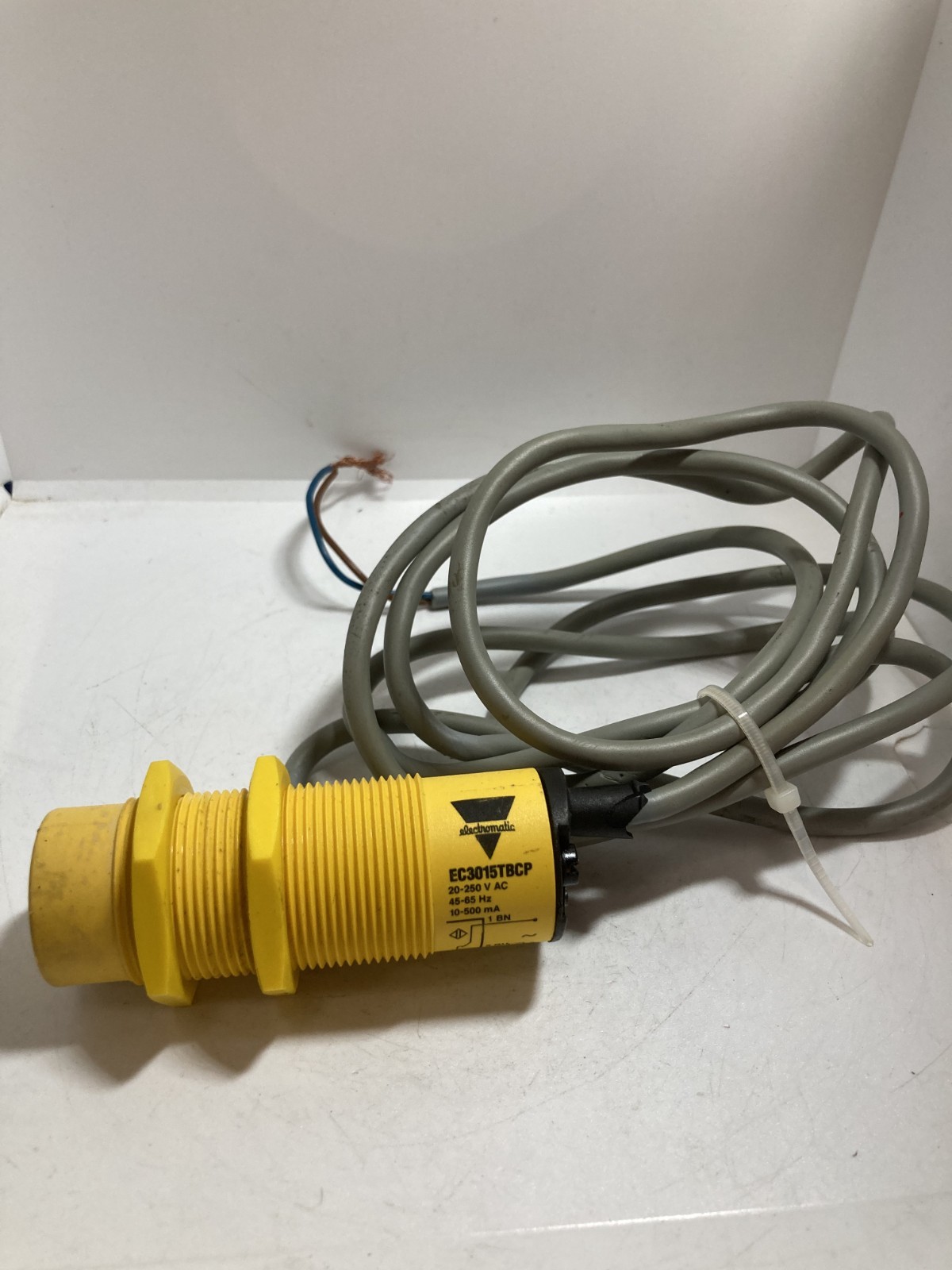 ELECTROMATIC EC3015TBCP PROXIMITY SENSOR 20-250VAC 45-65HZ 10-500MA