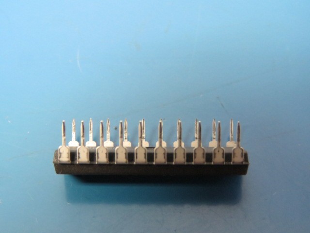 MOTOROLA MCM6268P25 Qty of 20 per Lot 4Kx4 2545nS SRAM CMOS 68