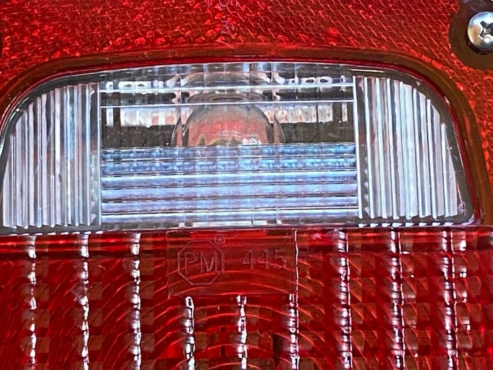 442L PETERSON TAIL LIGHT, S/T/T 3 STUD BOX LAMP, 2 BULBS IN LAMP, NEW
