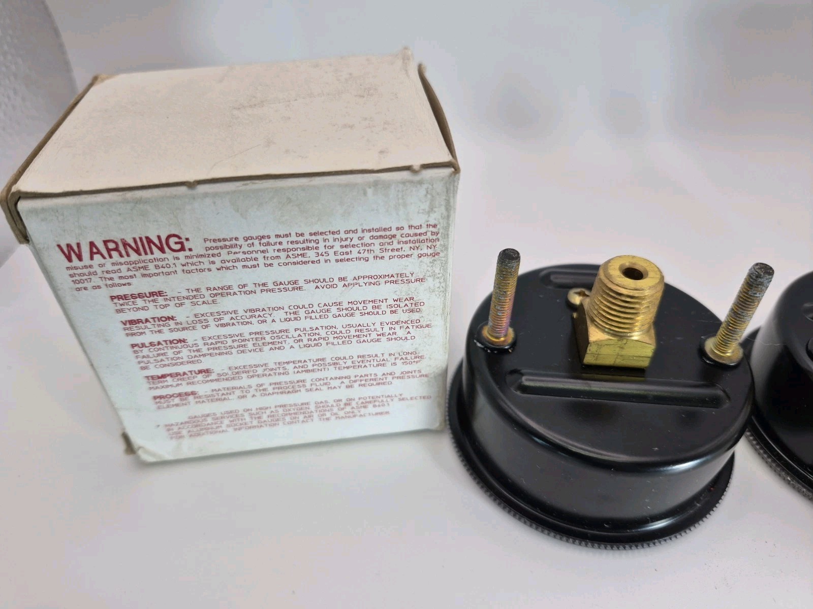 LOT OF 2 NEW ASHCROFT 2.5″ 30 PSI 1/4″NPT PRESSURE GAUGES 25W1001TH *USA 088-03