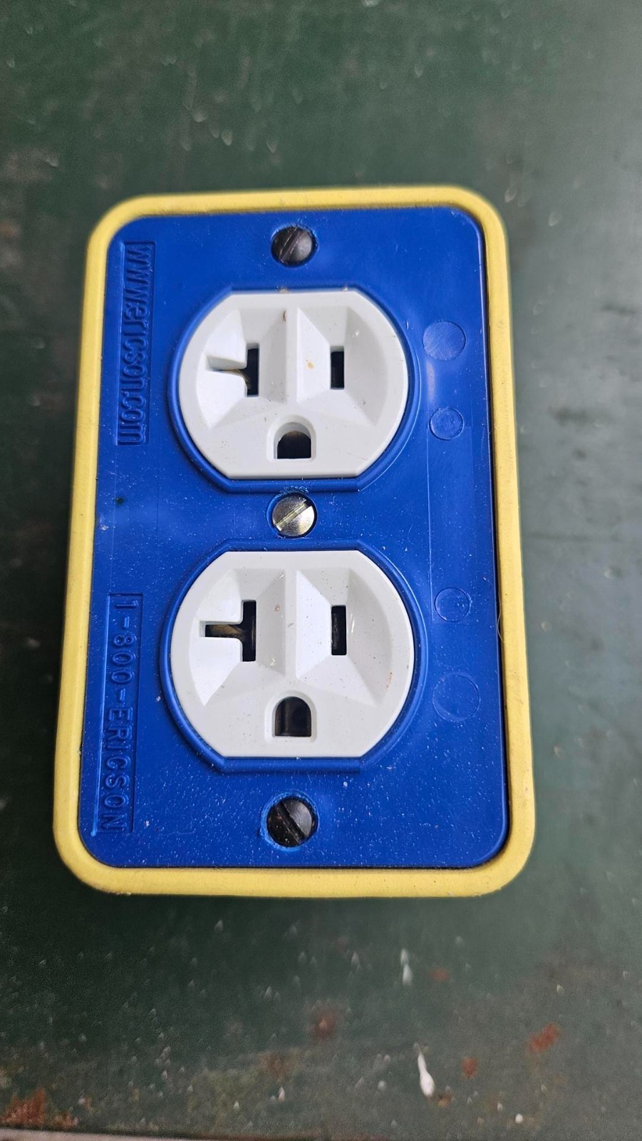 Ericson Multiple Outlet Box Receptacle Outlet 6000 Series with 20A Outlets