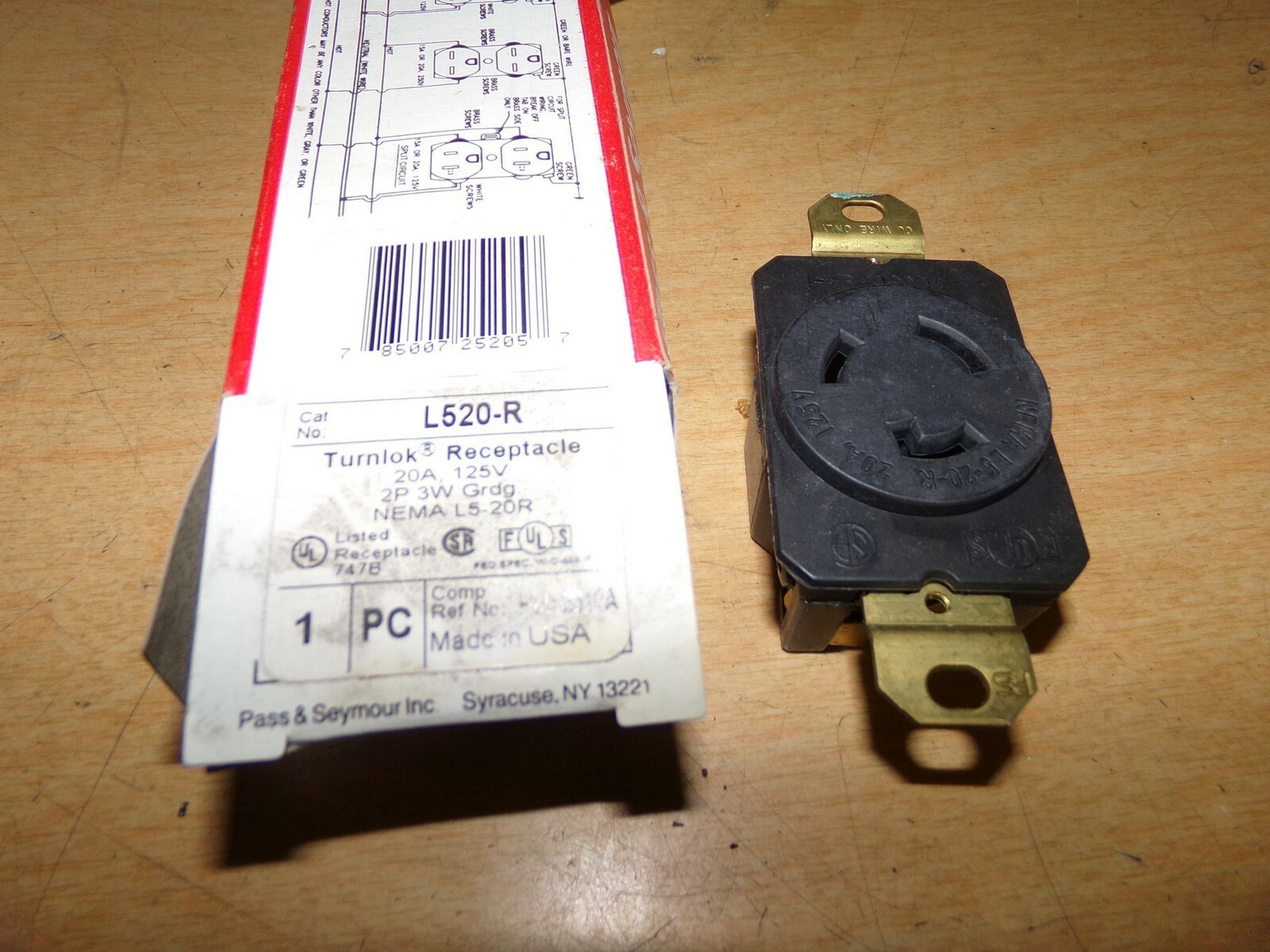 NEW Pass & Seymour L-520R Turnlok Receptacle 20A 125V Nema L5-20 *FREE SHIPPING*