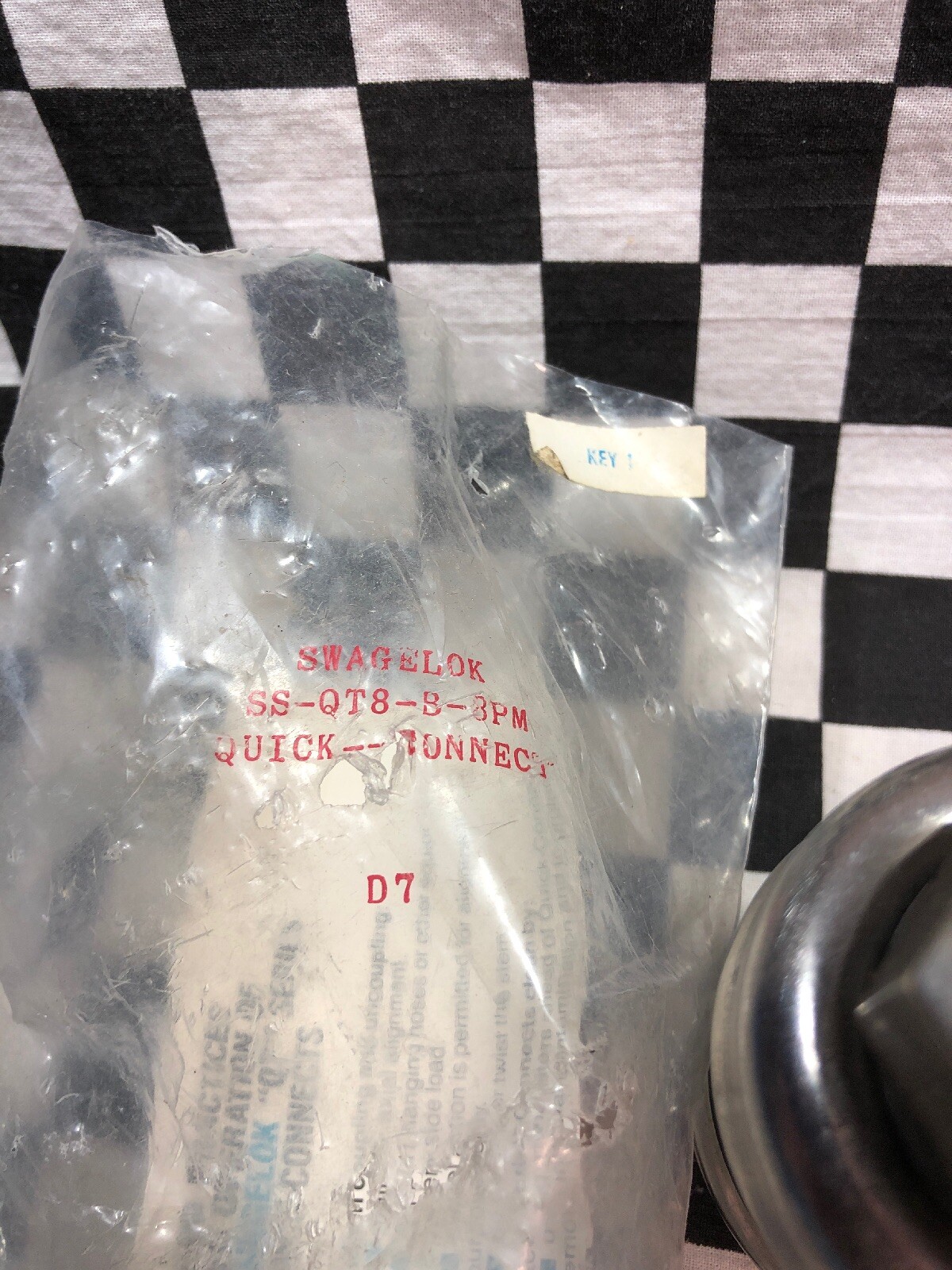 SWAGELOK SS-QT8-B-8PM-K1, Quick Connect 1/2″ NPT, BLACK, Lot Of 2, #1615N1