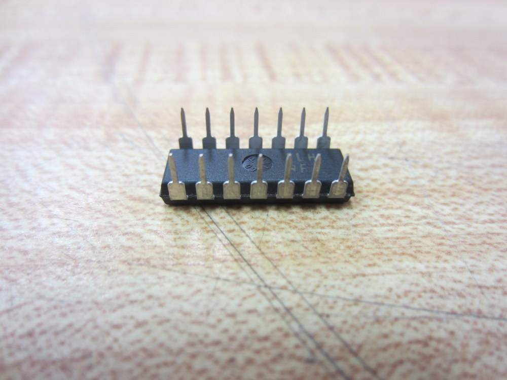 Motorola MC74HC04AN Integrated Circuit (Pack of 5)