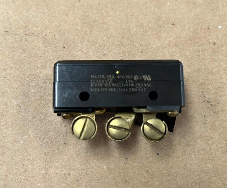 HONEYWELL BZ-2R-P1 15A 600V PIN PLUNGER SPDT BASIC MICRO SWITCH