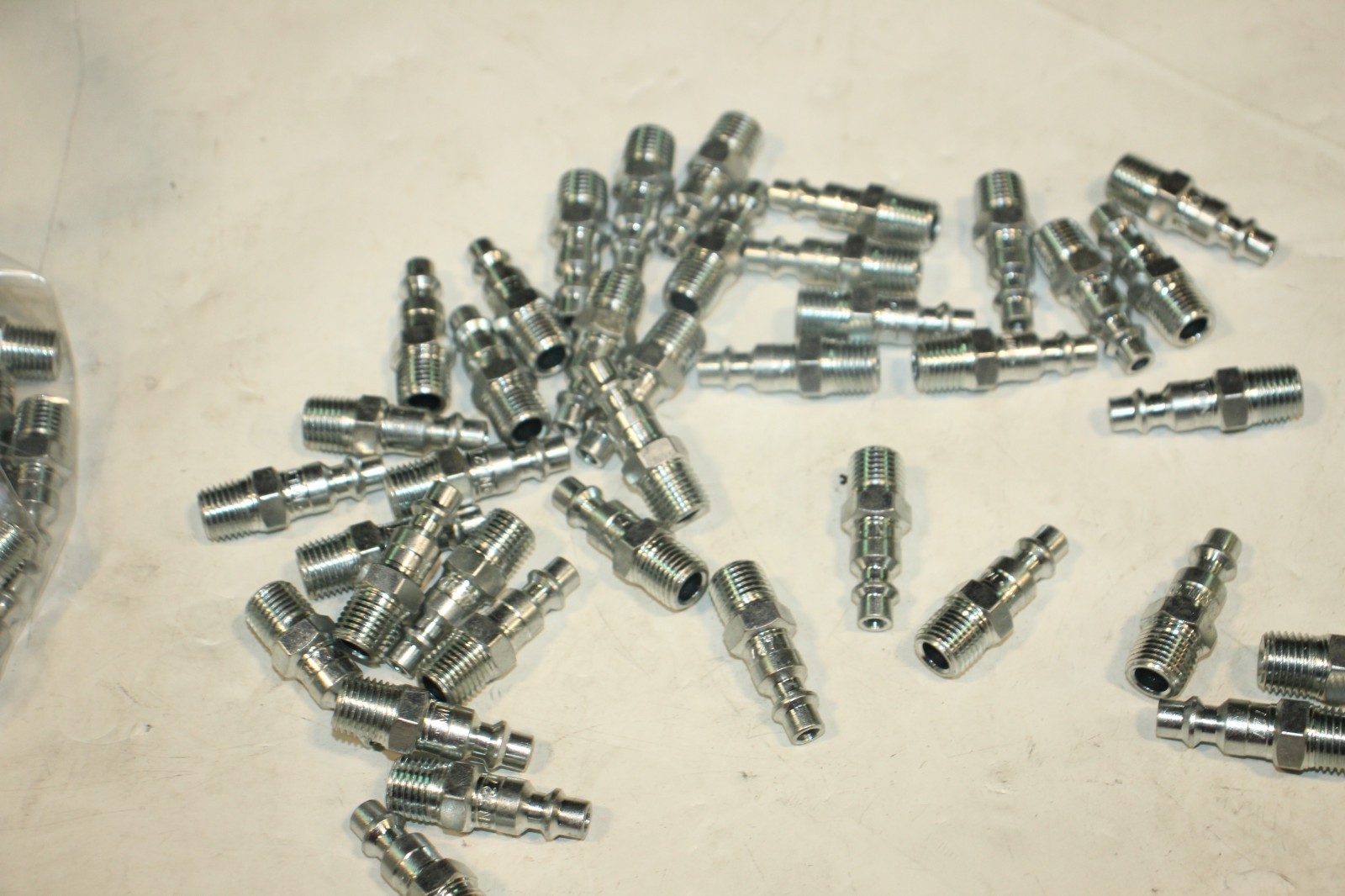 Lot of 25 Milton 727 1/4″ MNPT M Style Plug