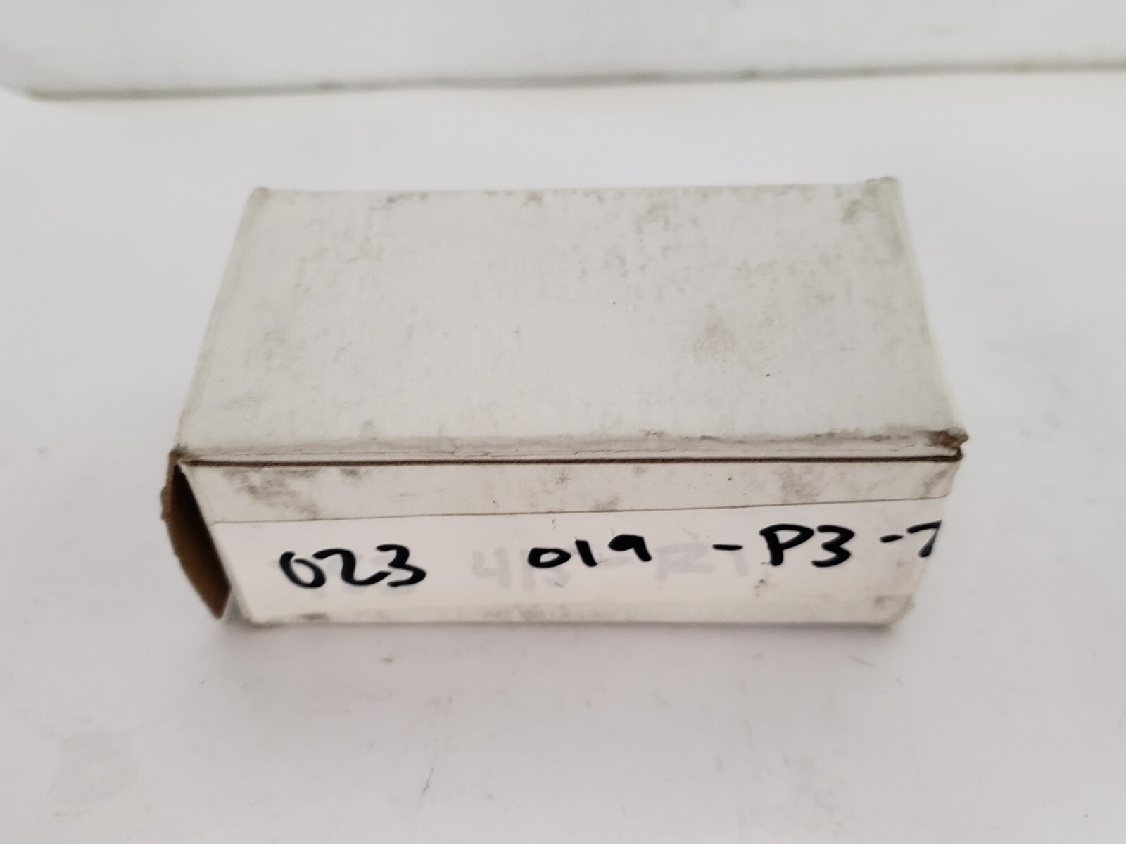 SQUARE D XB4BW3465 22MM PUSHBUTTON LED 120VAC NIB