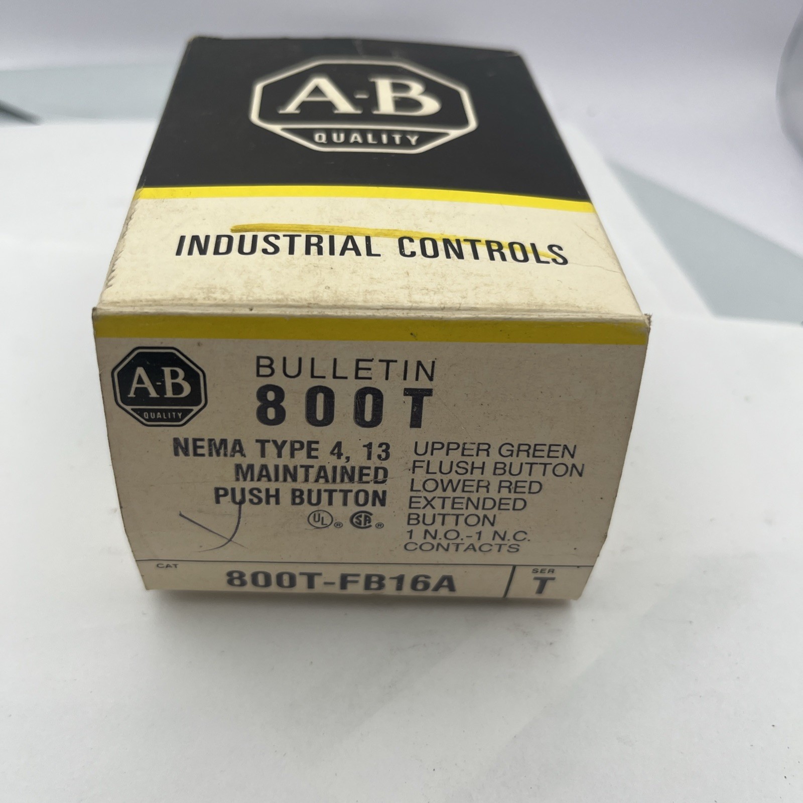 ALLEN BRADLEY 800T-FB16A PUSHBUTTON FLUSH GREEN RED 1NO/1NC SERIES T NIB