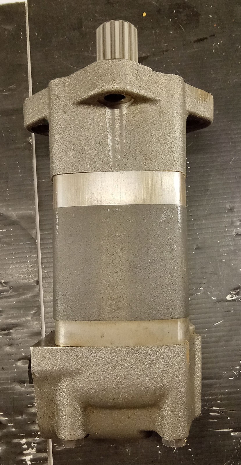 1 NEW CHAR-LYNN/DANFOSS 104-1216-006 HYDRAULIC MOTOR NNB ***MAKE OFFER***