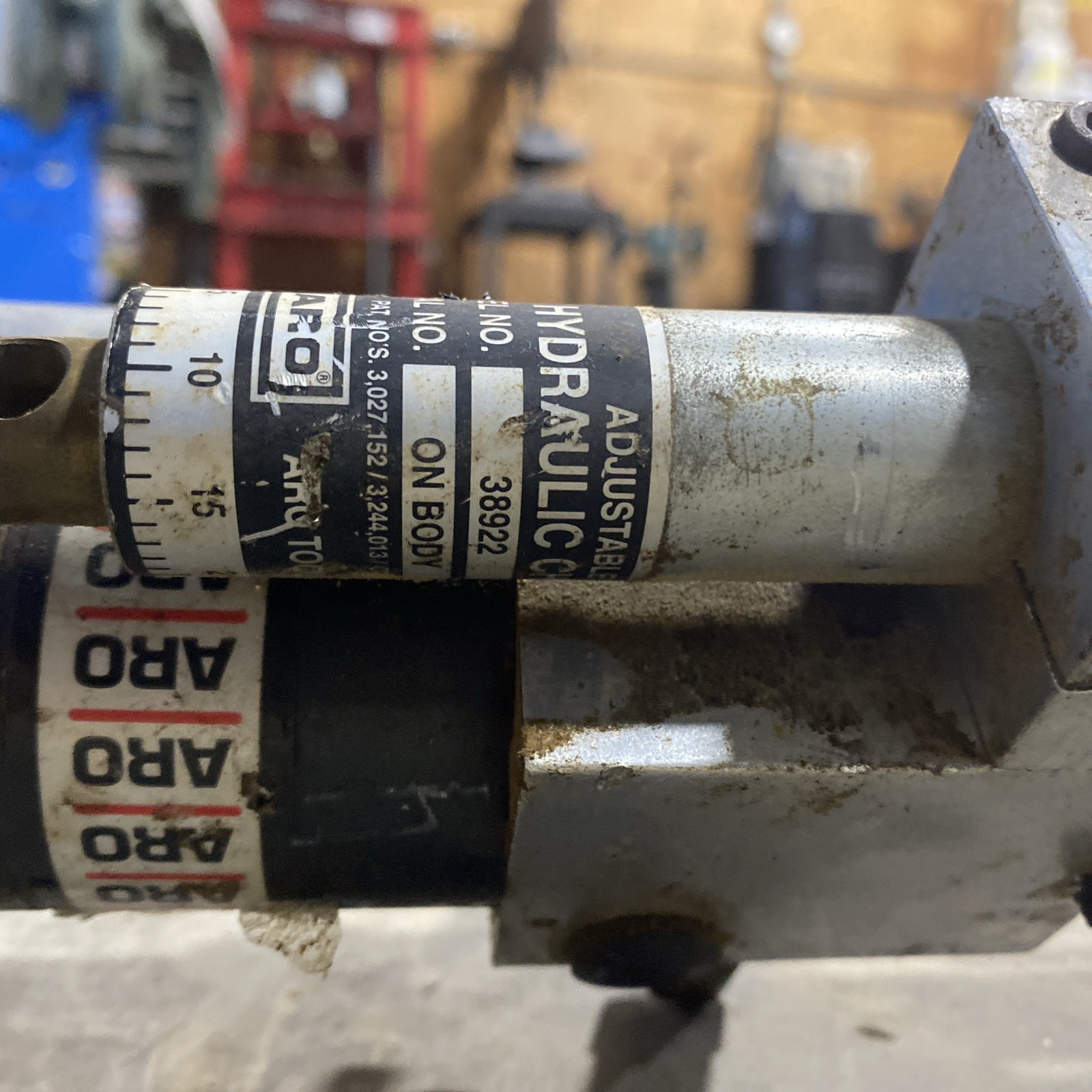 ARO 8255-A28-3 PNEUMATIC Drill With Two Head Spindle