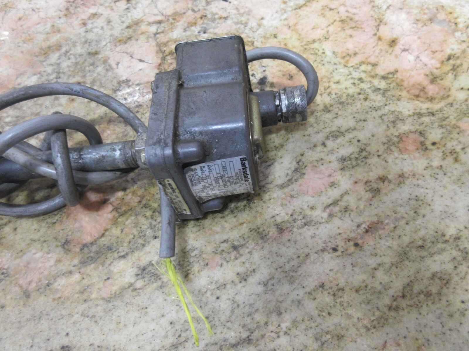 BARKSDALE PRESSURE ACTIVATED SWITCH D1T-H2S D1T-H2SS-P2