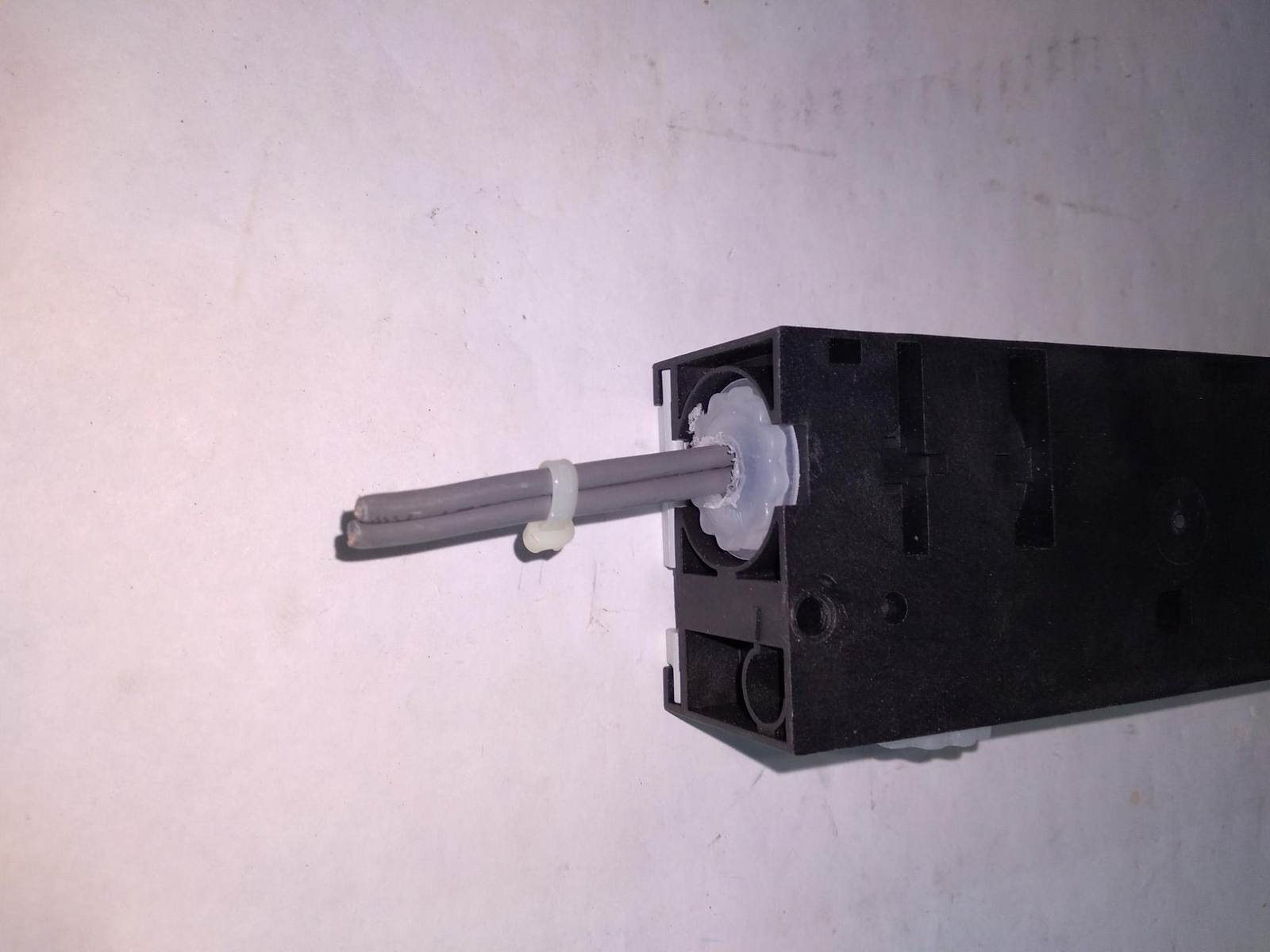 RITTAL SZ 2419 IEC/EN 60947-5-1 120VAC/8VA 50/60HZ 250V 2,5KV 400V 4KV