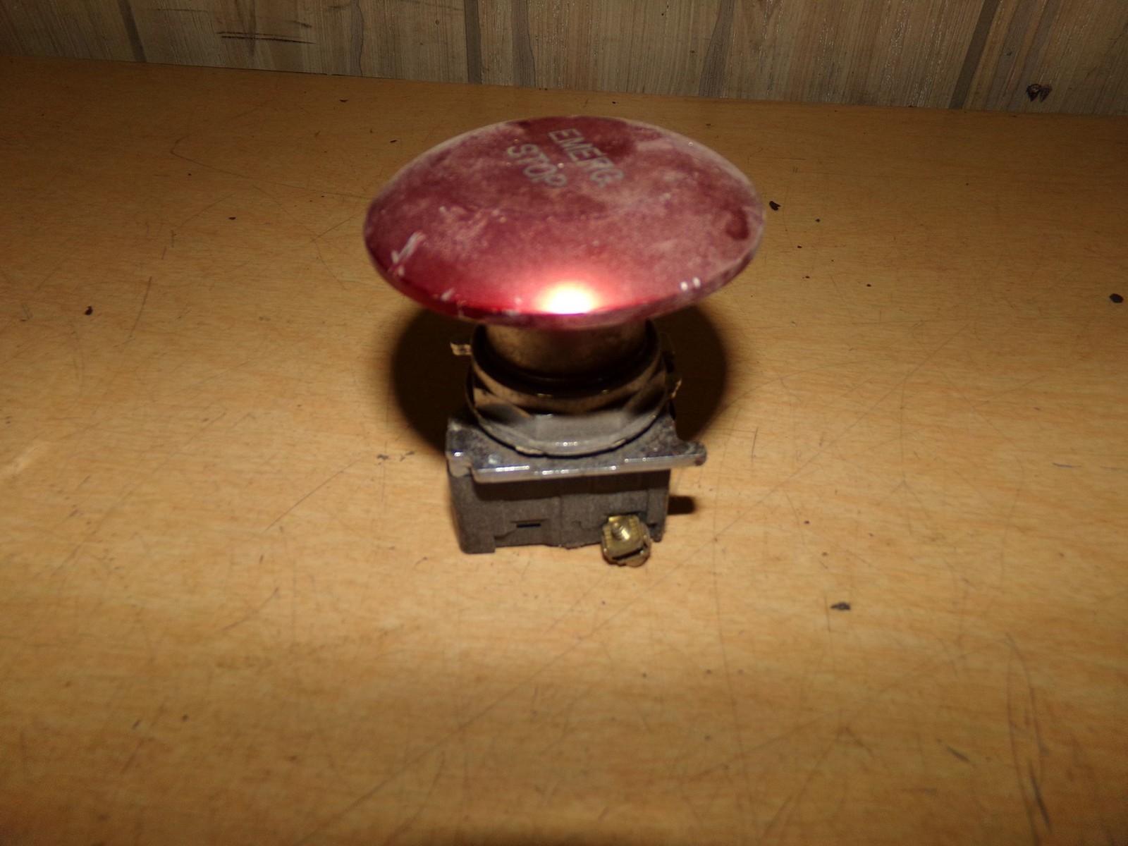 Emergency Stop Button Switch T51 0293 *FREE SHIPPING*