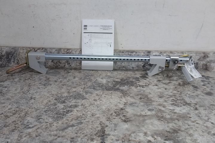 3M DBI-Sala 2108407 2-1/2 to 18 In Flange Width 310 Lb Cap Fixed Beam Anchor