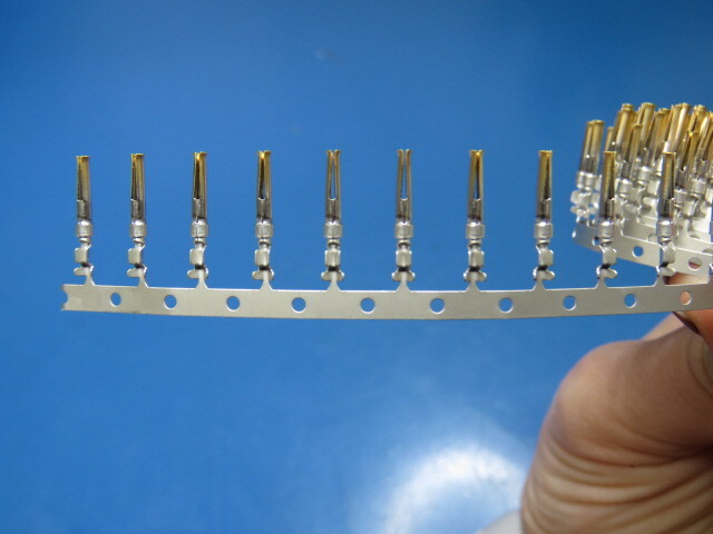 TE 1658543-3 Qty of 100 per Lot Socket Contact Gold Crimp 22-26 AWG Stamped