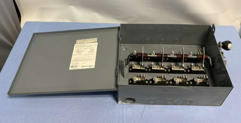 Square D Company Double Throw Not Fusible Safety Switch Indoor Enclosure 92452