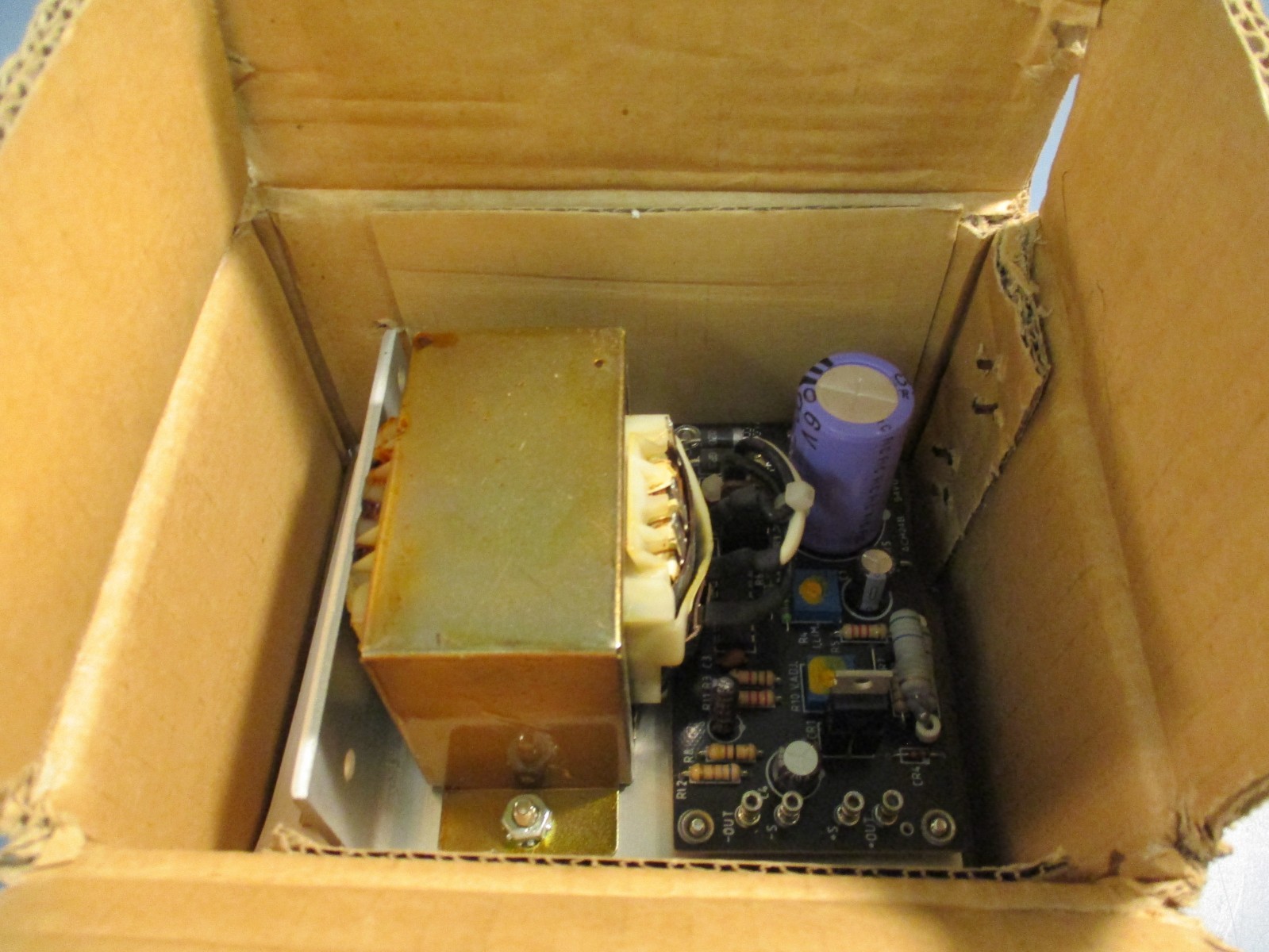SOLA 81-05-230-02 120VAC 0.43A 47-63Hz DC POWER SUPPLY