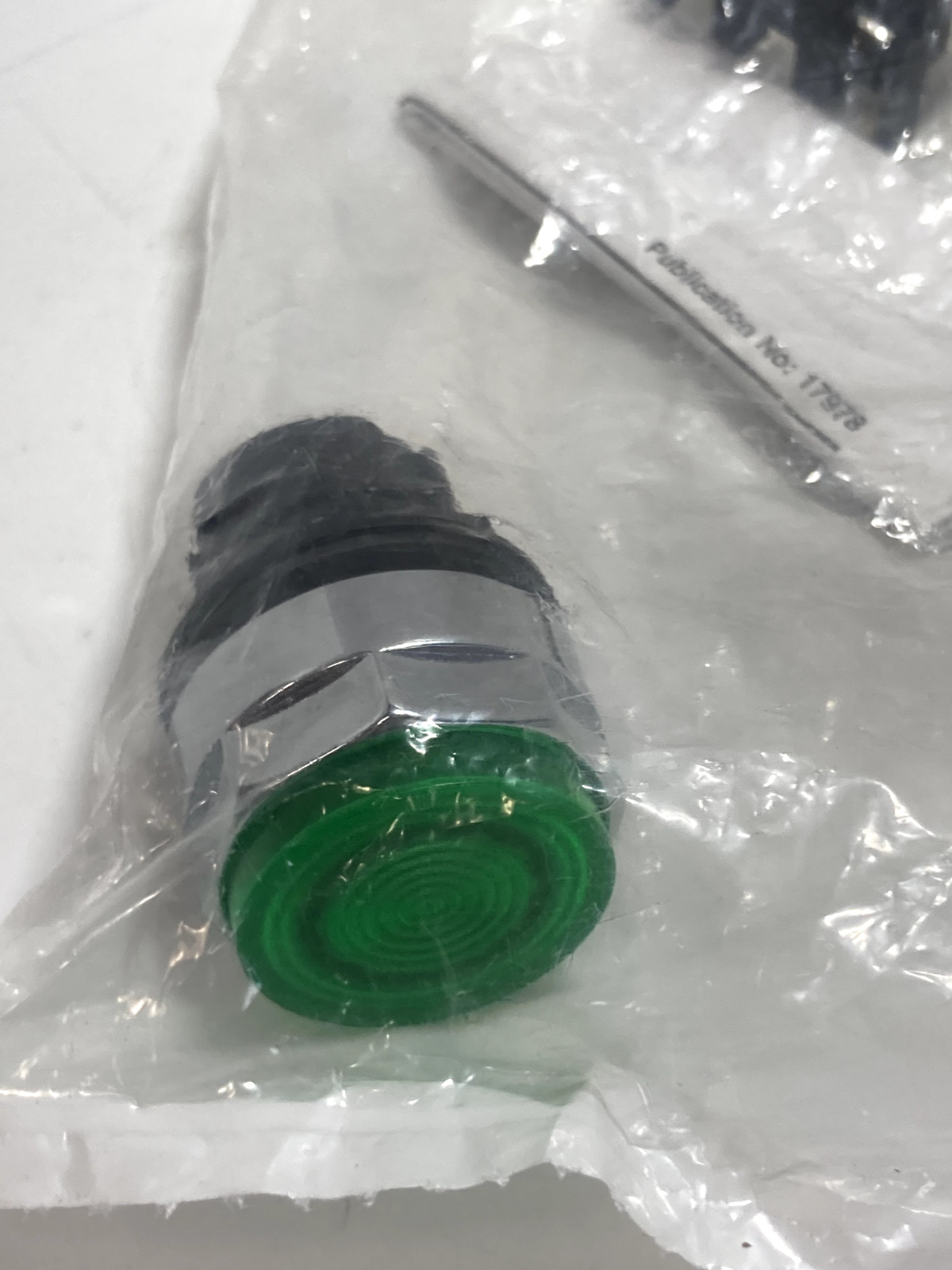 CUTLER HAMMER E22N33 PUSHBUTTON OPERATOR FLUSH GREEN ILLUMINATED NIB