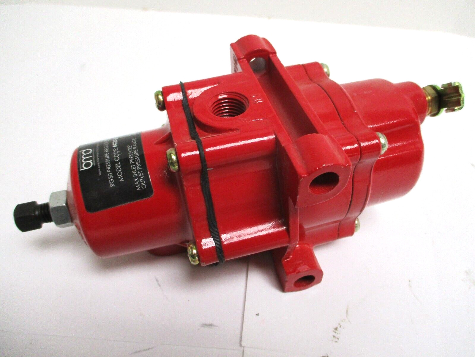 BMD , RG30-2 REGULATOR , 1/4″ FNPT , 250-PSI MAX , RANGE: 0-60 PSI , SURPLUS