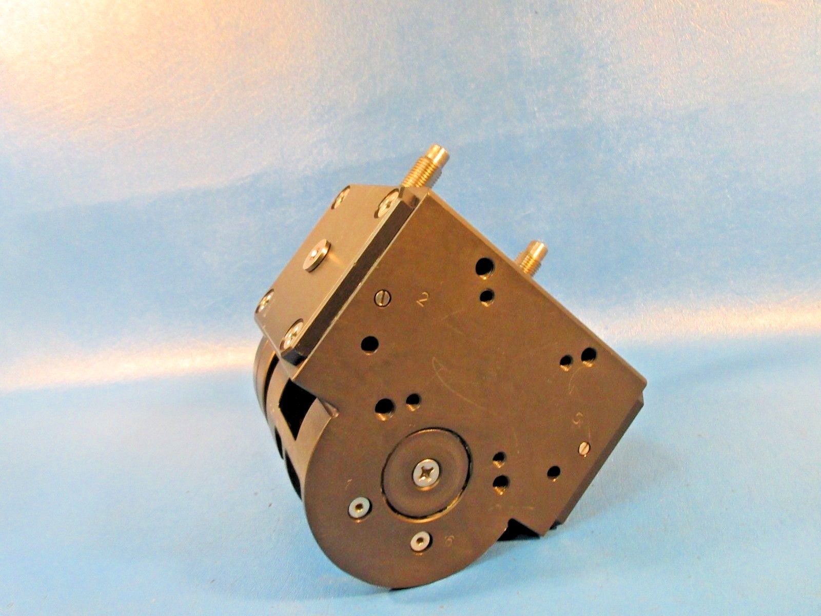 Gimatic R-64, 3 Position Pneumatic Swiveling Unit