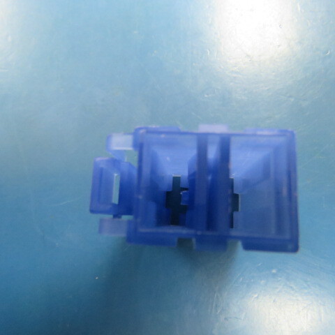 YAZAKI 7123-4129-90 Qty of 10 per Lot Automotive Connectors CONN 2P 375 L BLU