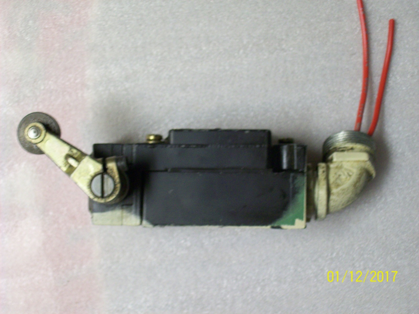 SQUARE D LIMIT SWITCH with OPERATOR HEAD CLASS 9007 SERIES A , AEQ2699