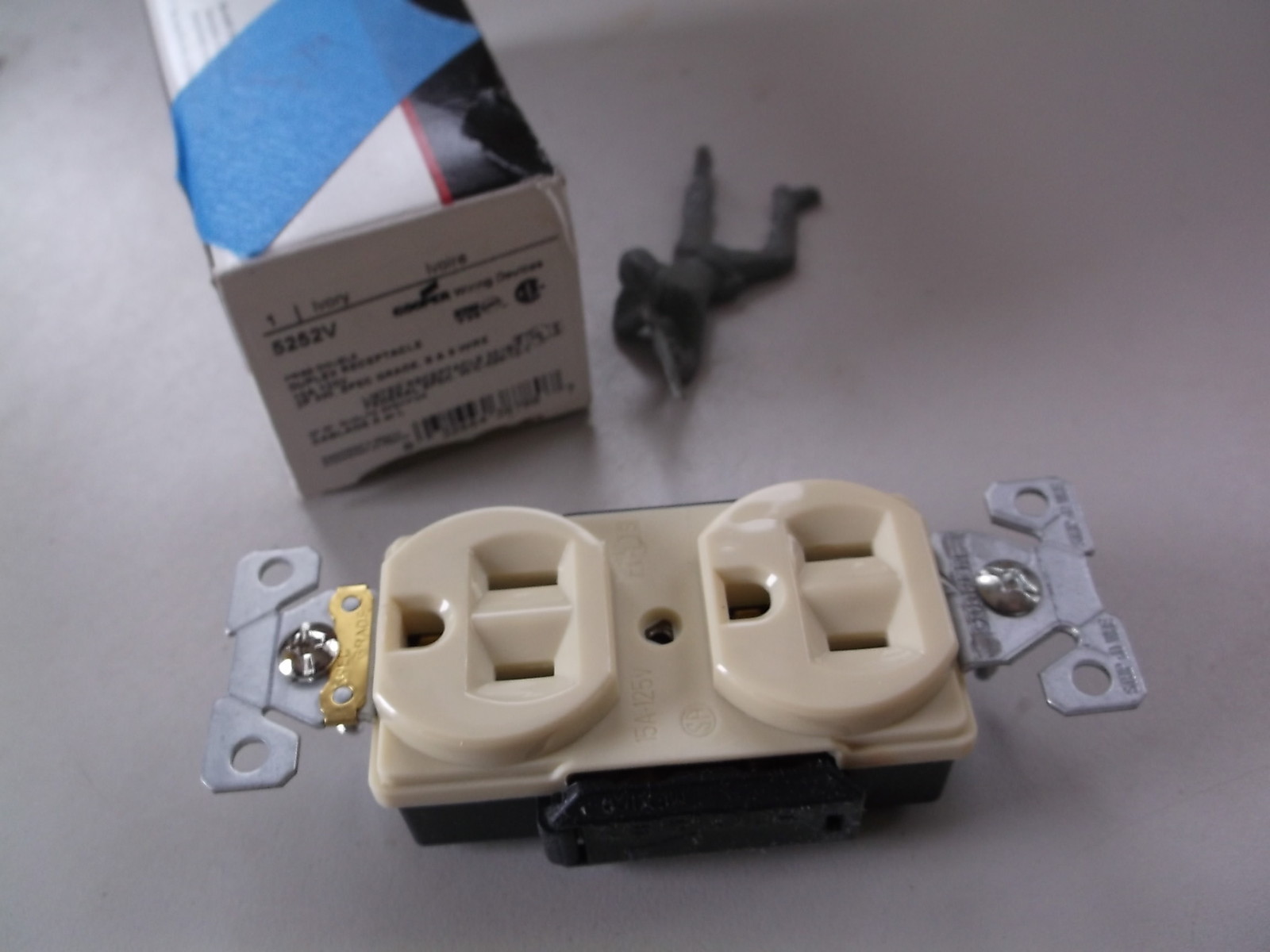 NEW Cooper 5252V Arrow Hart Ivory Duplex Receptacle *FREE SHIPPING*