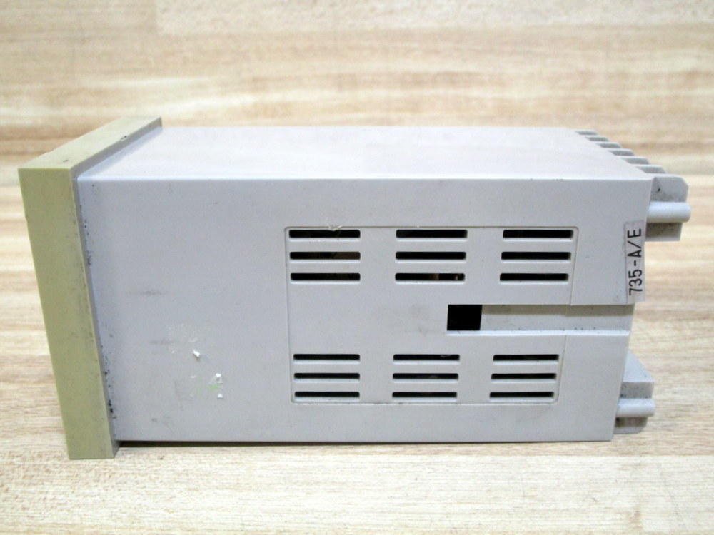 Shinko APC 735 A/E Temperature Controller