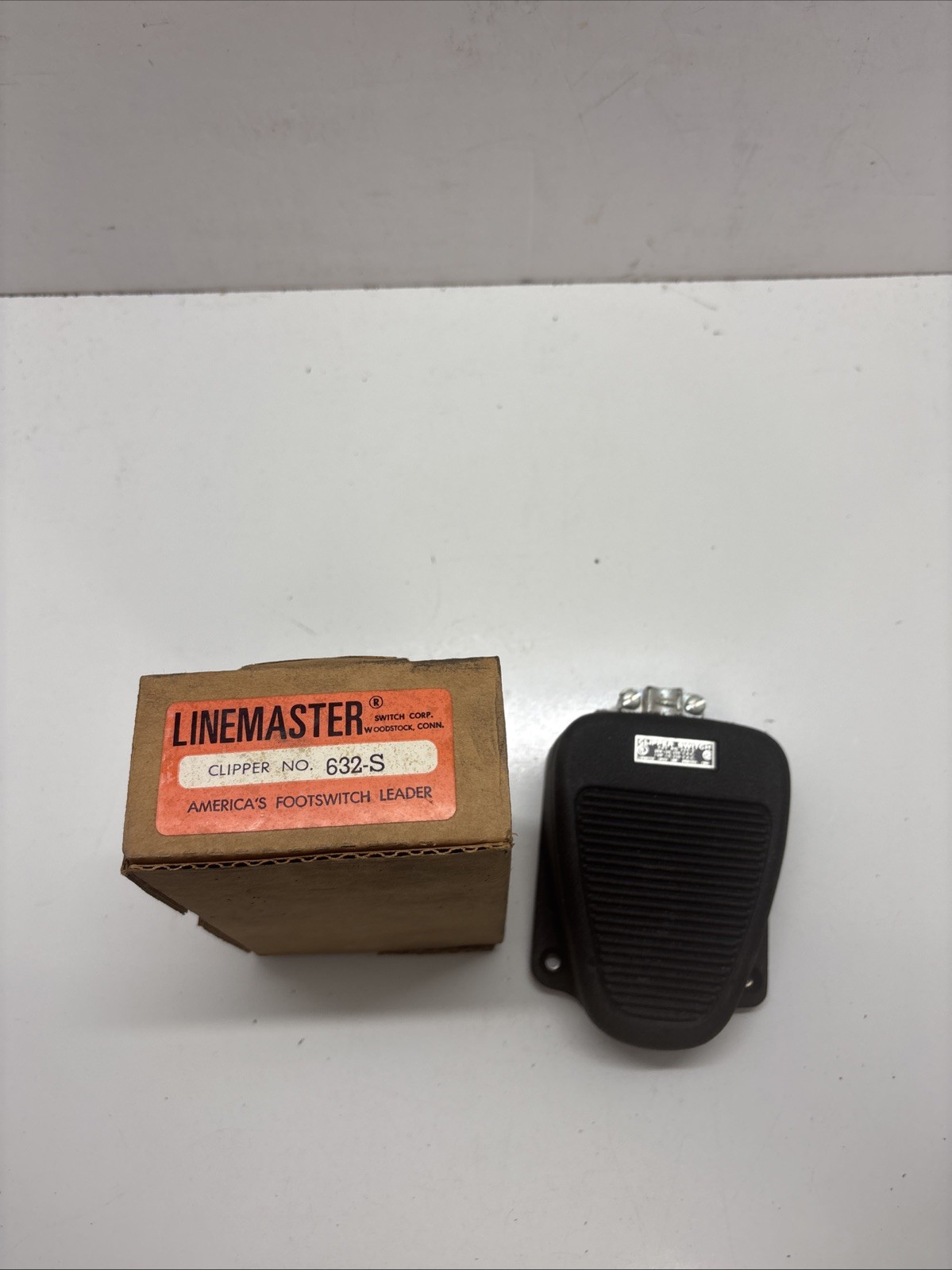 New LINEMASTER 632-S Clipper Foot Switch 20a 1hp 125-250 vac