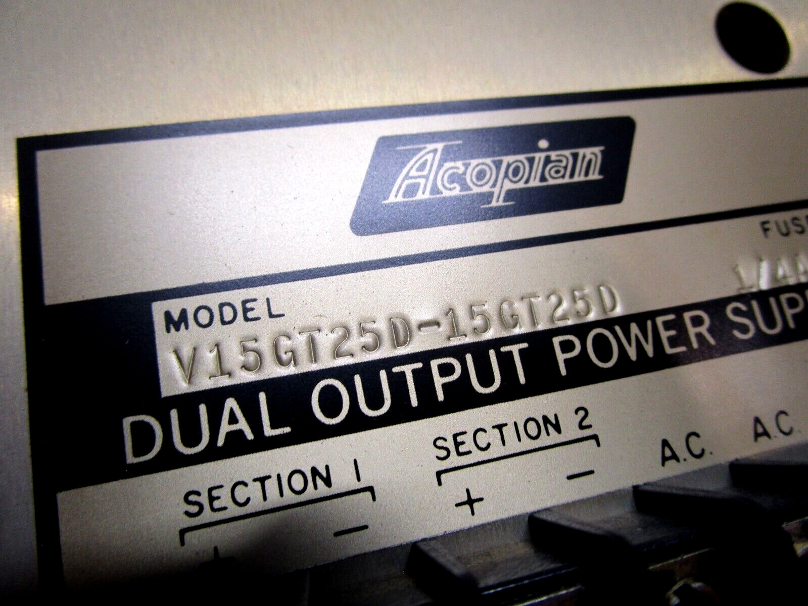 NEW ACOPIAN V15GT25D POWER SUPPLY