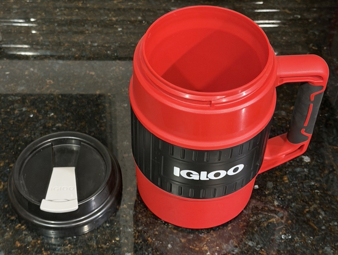 IGLOO Commercial Insulated Mug 1/2 gallon Red and Black Hot Cold. OS-IM532A-4
