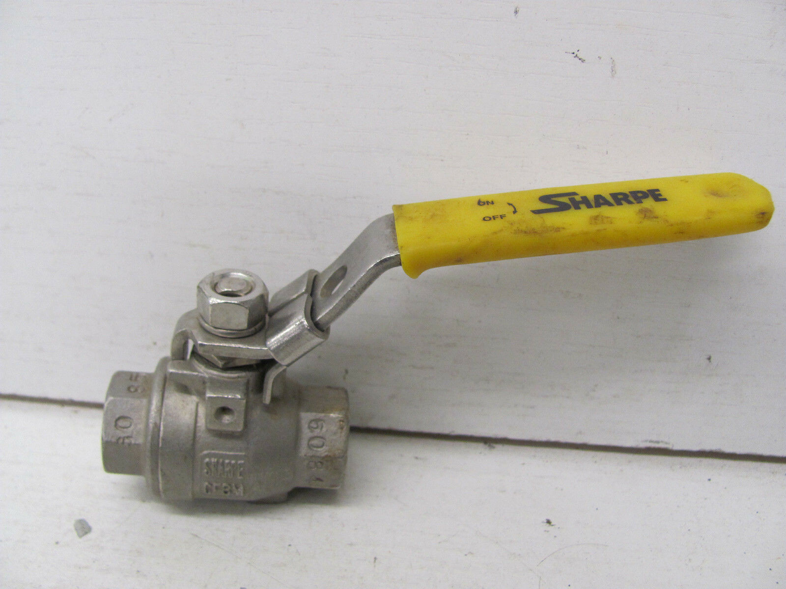 SHARPE LOCKING BALL VALVE CF8M 1/4″ 1000CWP W/ ON OFF HANDLE USED