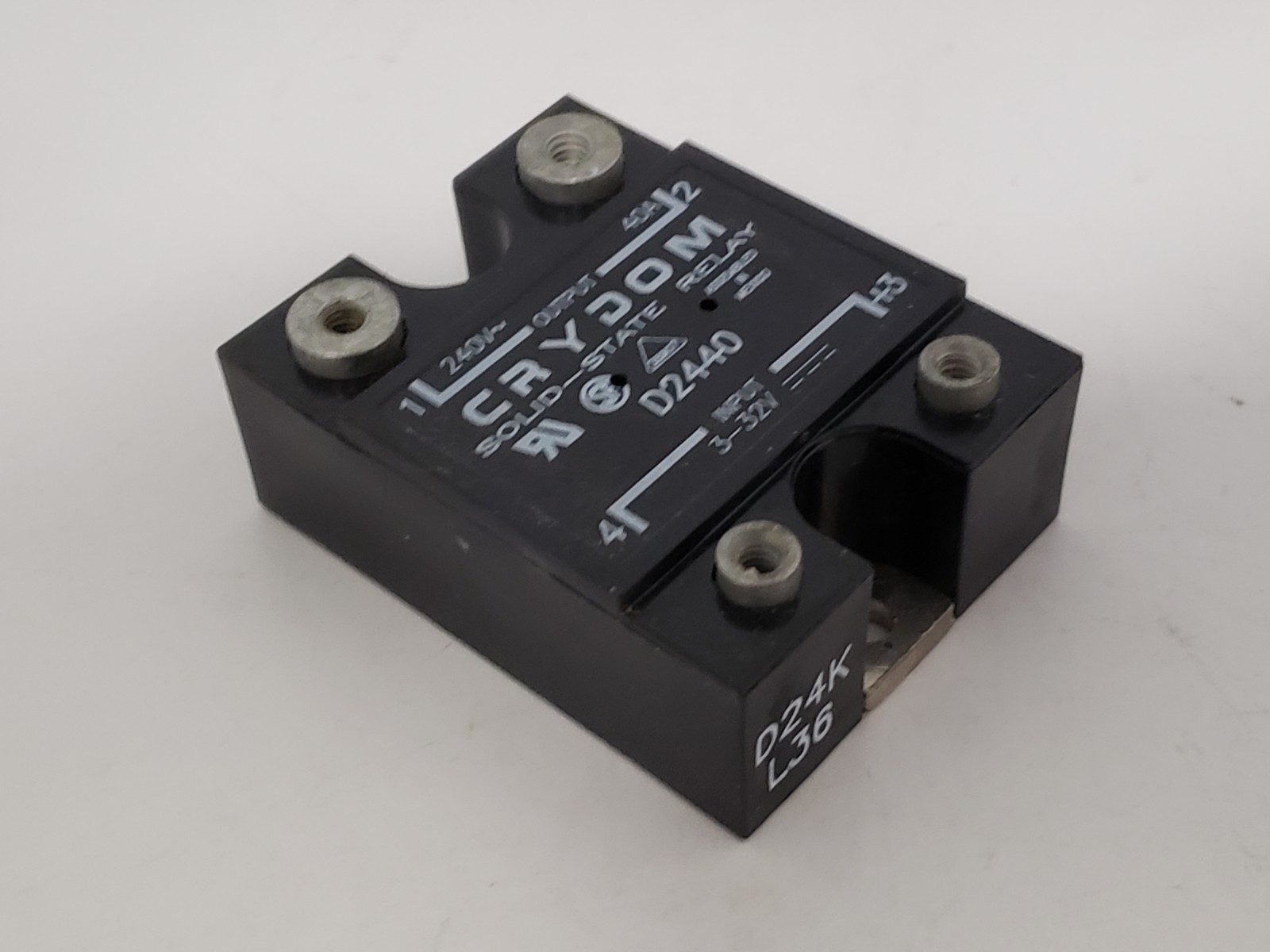 CRYDOM D2440 SOLID STATE RELAY 40A 240VAC 3-32V NIB