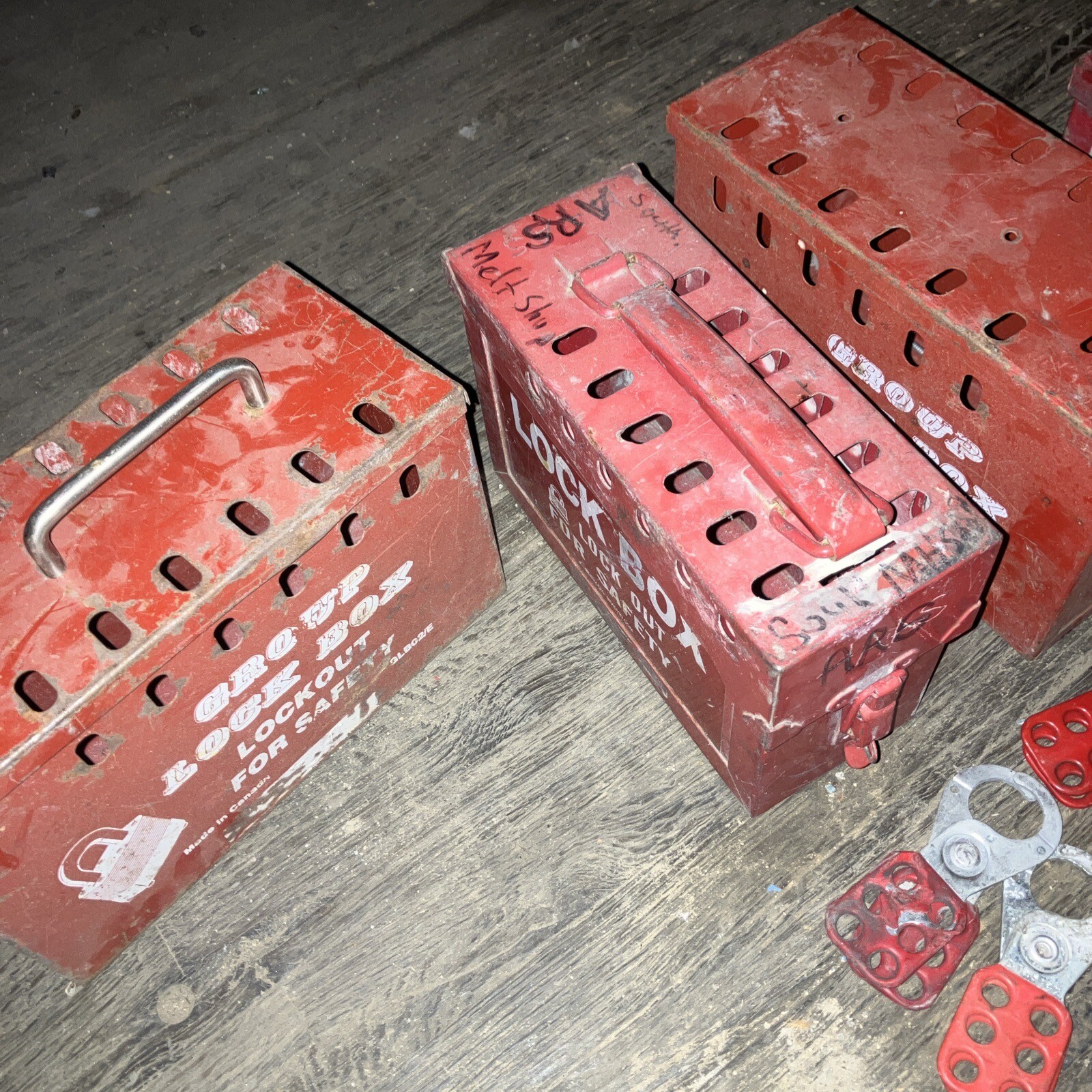 BRADPOWER Portable Metal Group Lock Out Box X7 Boxes And 6 Clasp Read