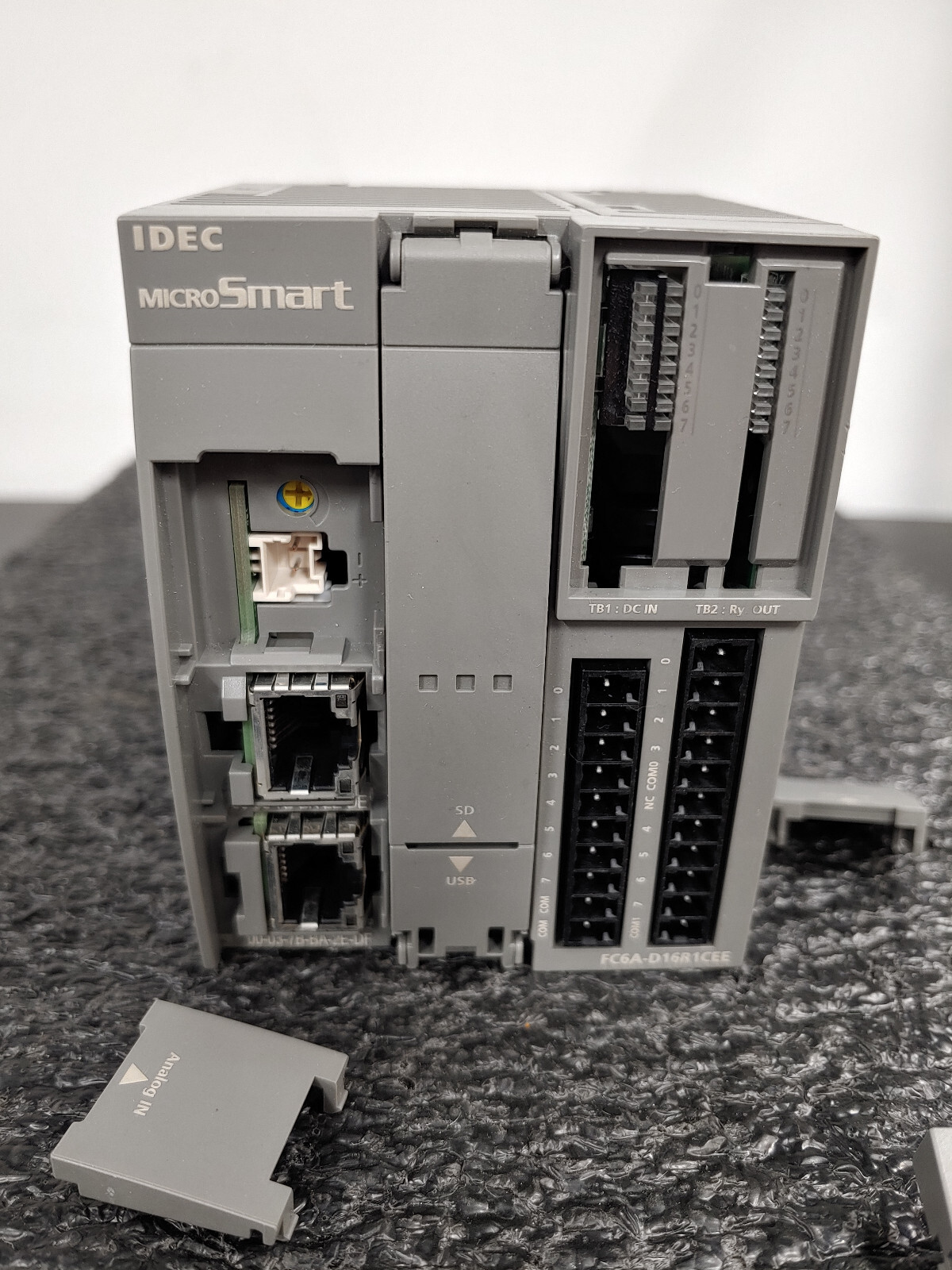 IDEC MICROSMART FC6A-D16R1CEE PLC 16IO 24VDC Relay