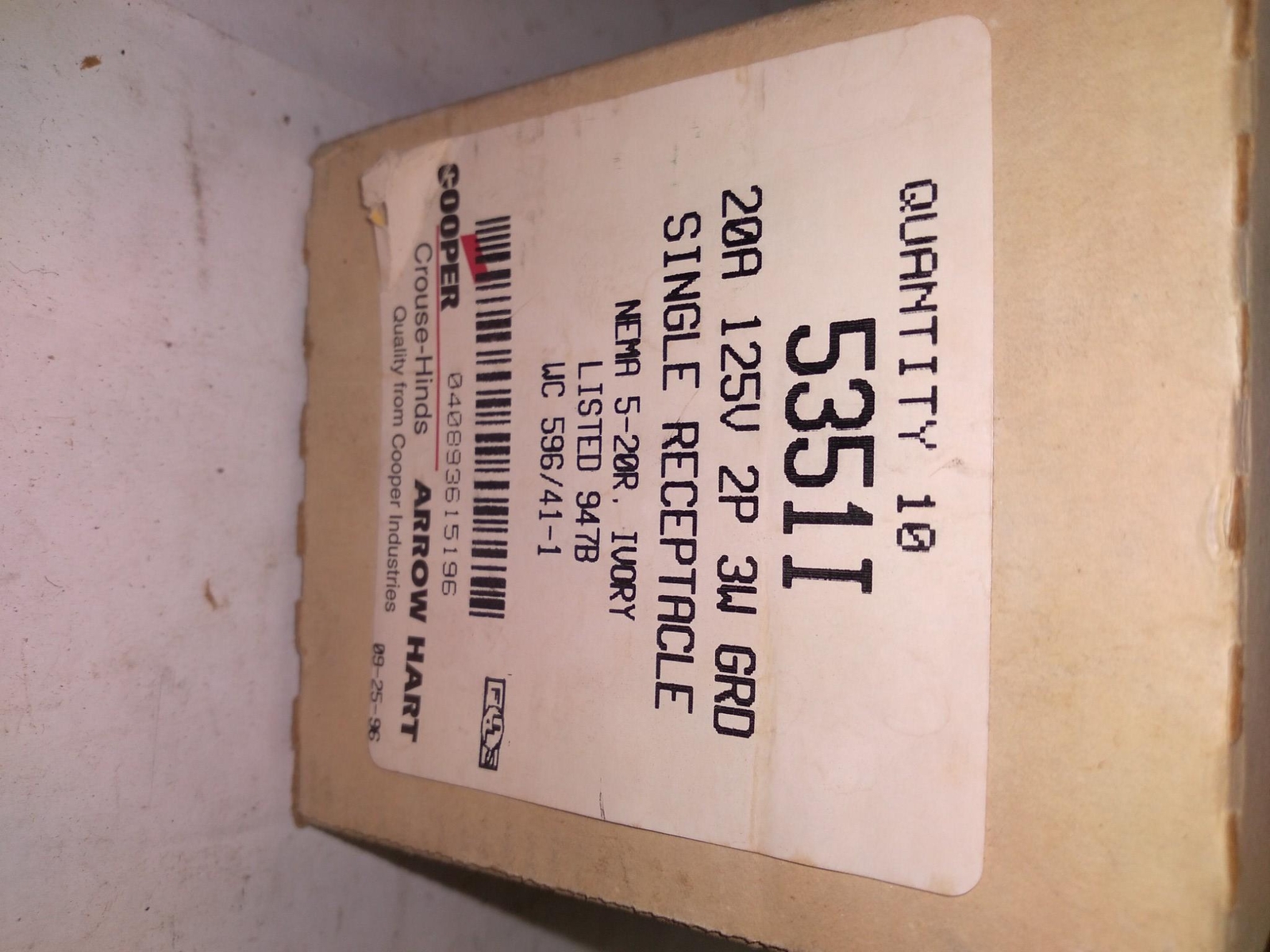 COOPER ARROW HART 53511 20A 125V 2P 3W GRD SINGLE RECEPTABLE ’10 IN BOX’