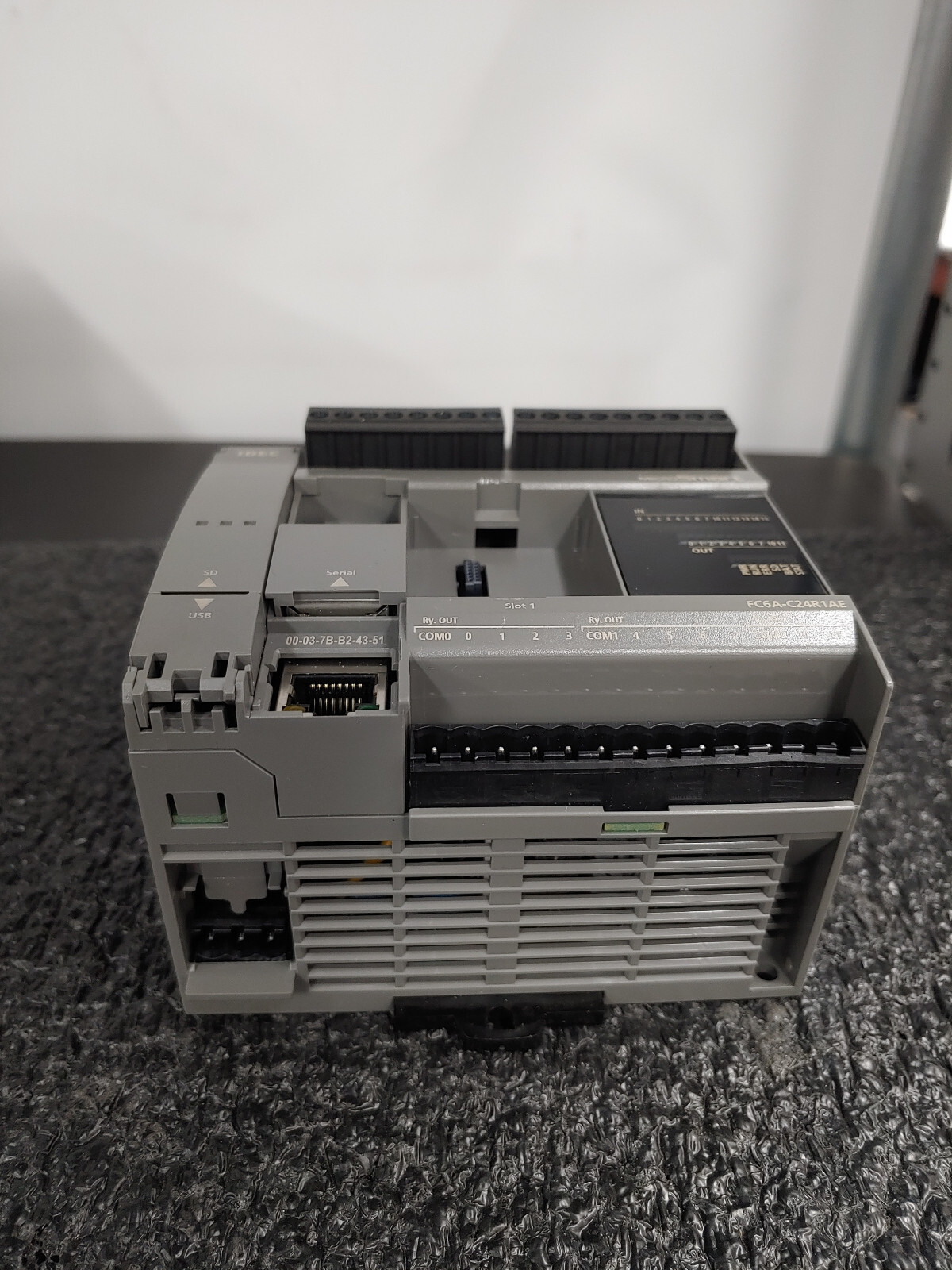 IDEC FC6A-C24R1AE 24IO CPU 100-240VAC Relay FC6A MicroSmart PLC