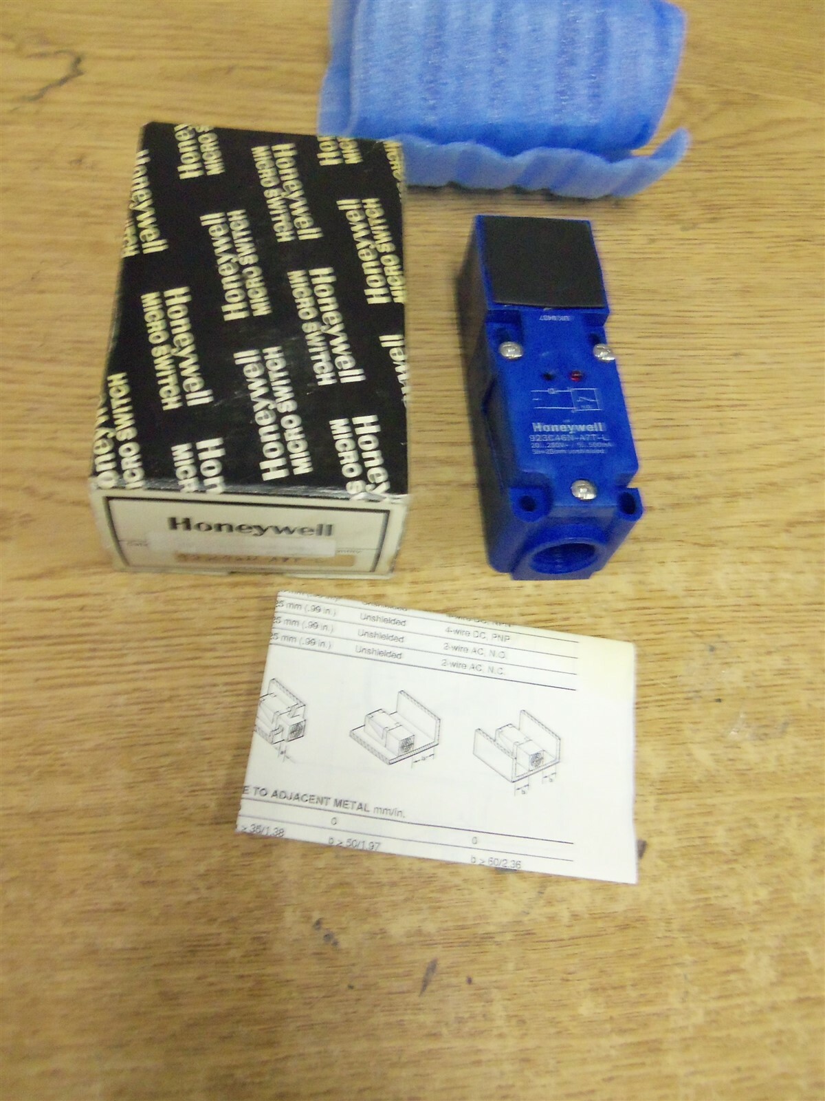 NEW Honeywell 923C46N-A7T-L Proximity Switch *FREE SHIPPING*