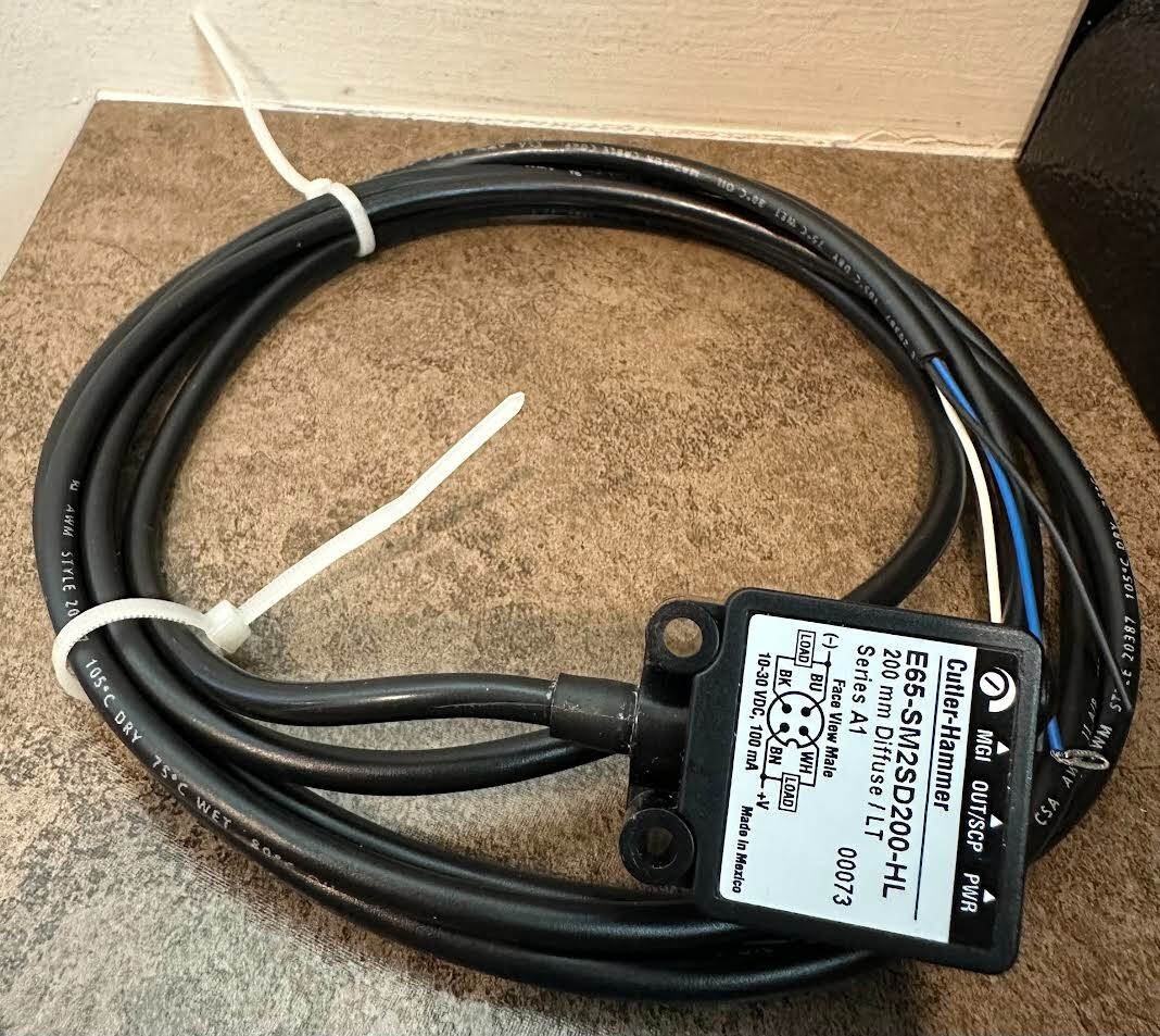 CUTLER HAMMER E65-SM2SD200-HL Series A PHOTOELETRIC SENSOR