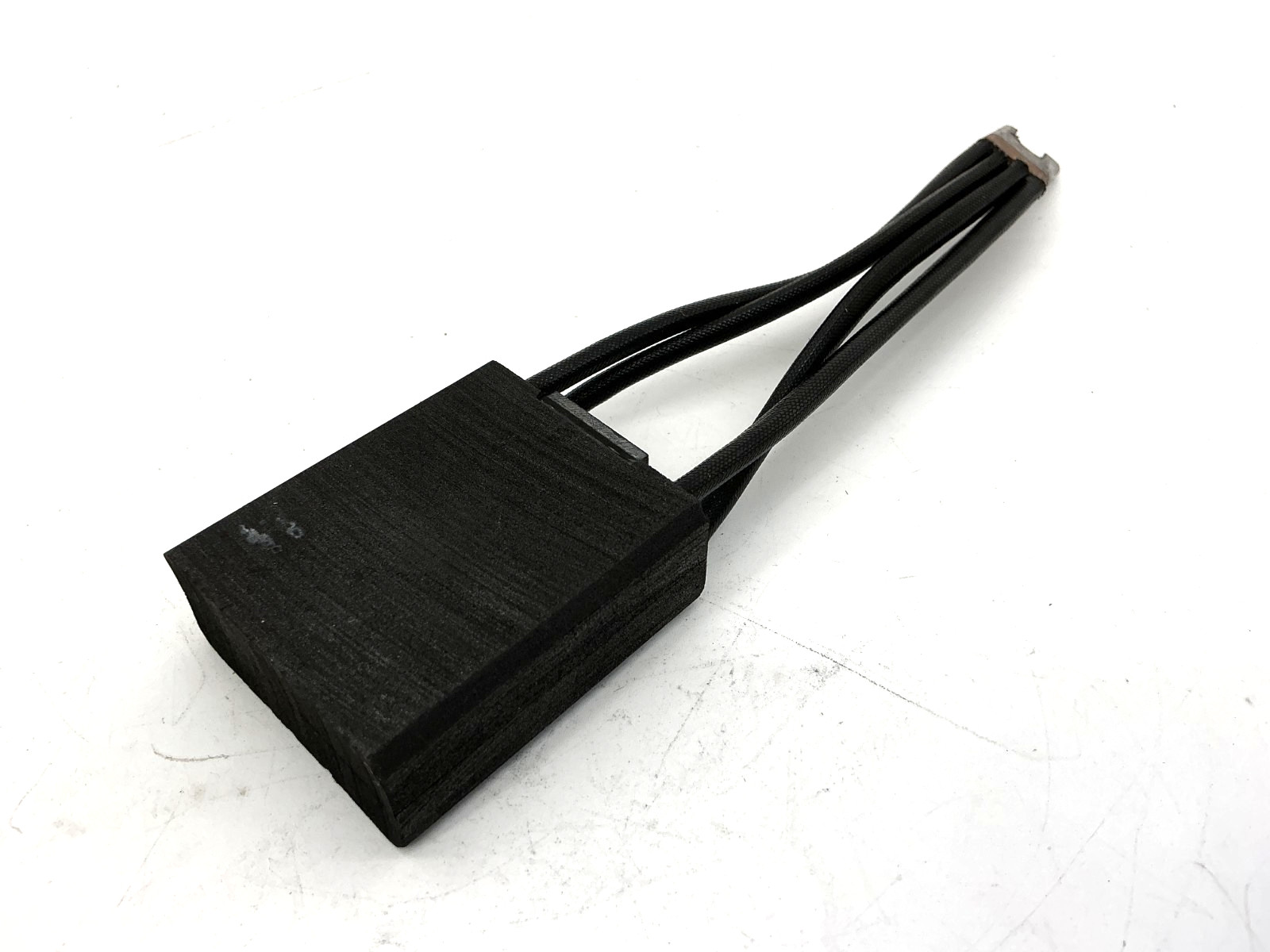 New South-Land Carbon 19548 Carbon Motor Brush 0127-077-5992 – No Box