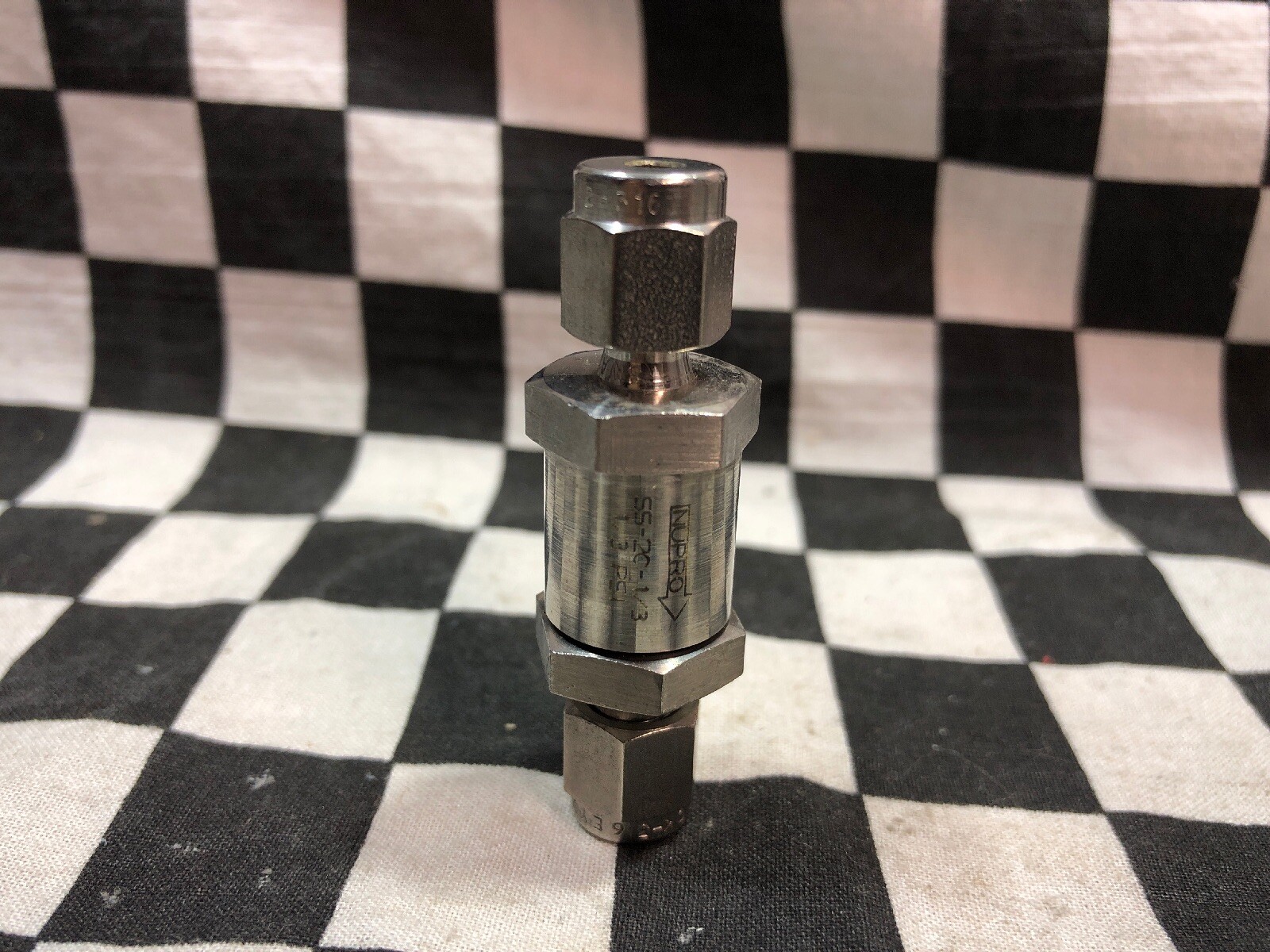 LOT OF 2, PARKER Inline Filter 2A-F2L-10-SS & SWAGELOK Check Valve SS-2C-1/3