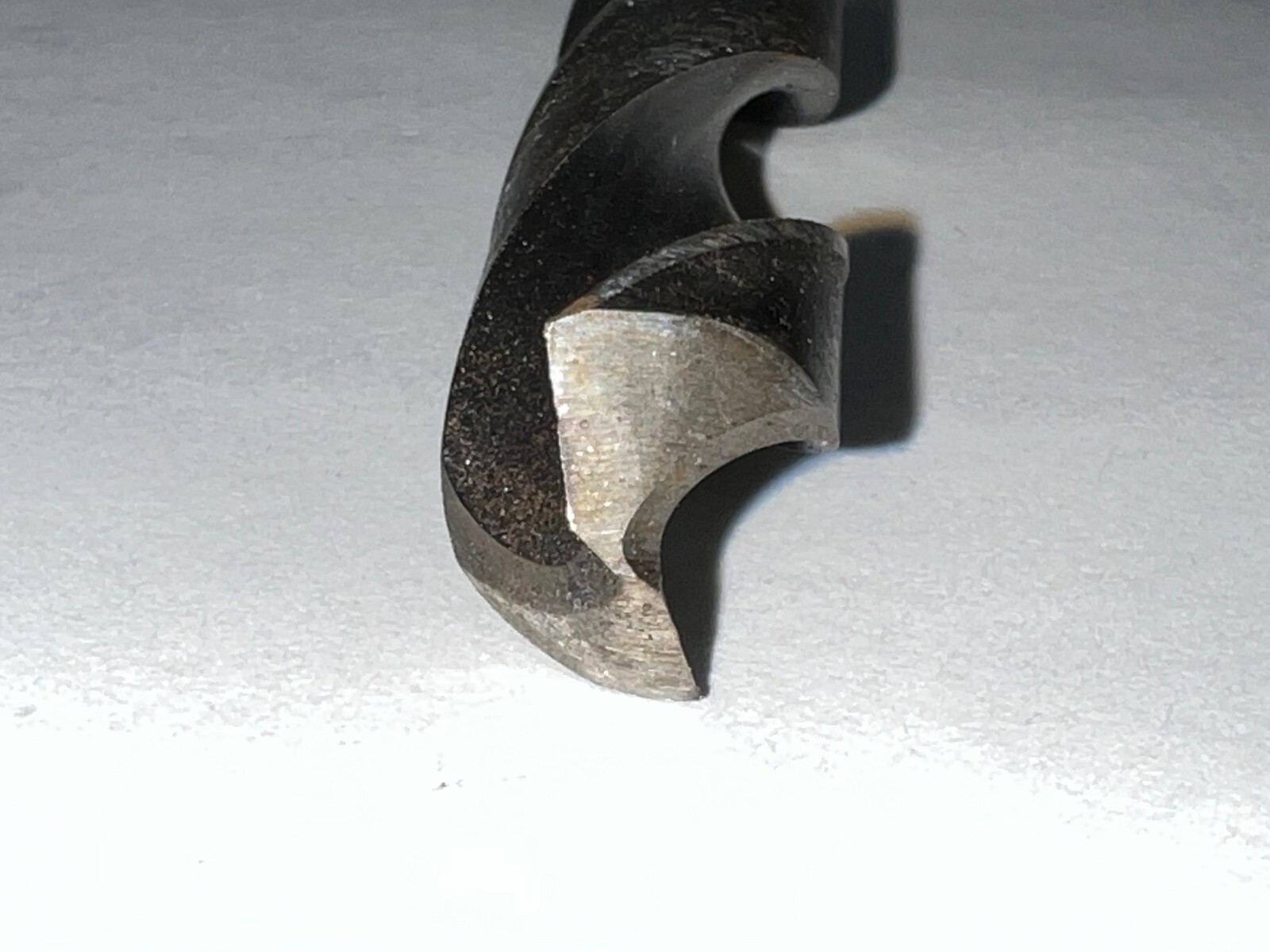 MORSE TAPERED SHANK DRILL BIT 2MT 37/64″ CUT 4-3/4″ LOC 8-1/2″ OAL