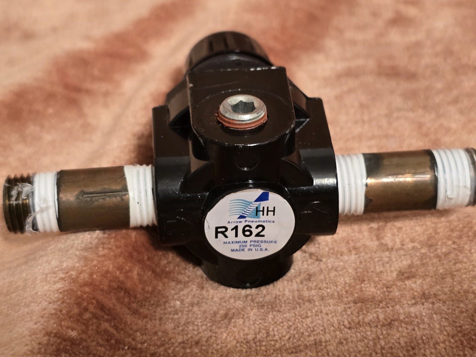 ARROW PNEUMATICS R162 1/4″ NSMP 250 PSIG w/brass open box unused