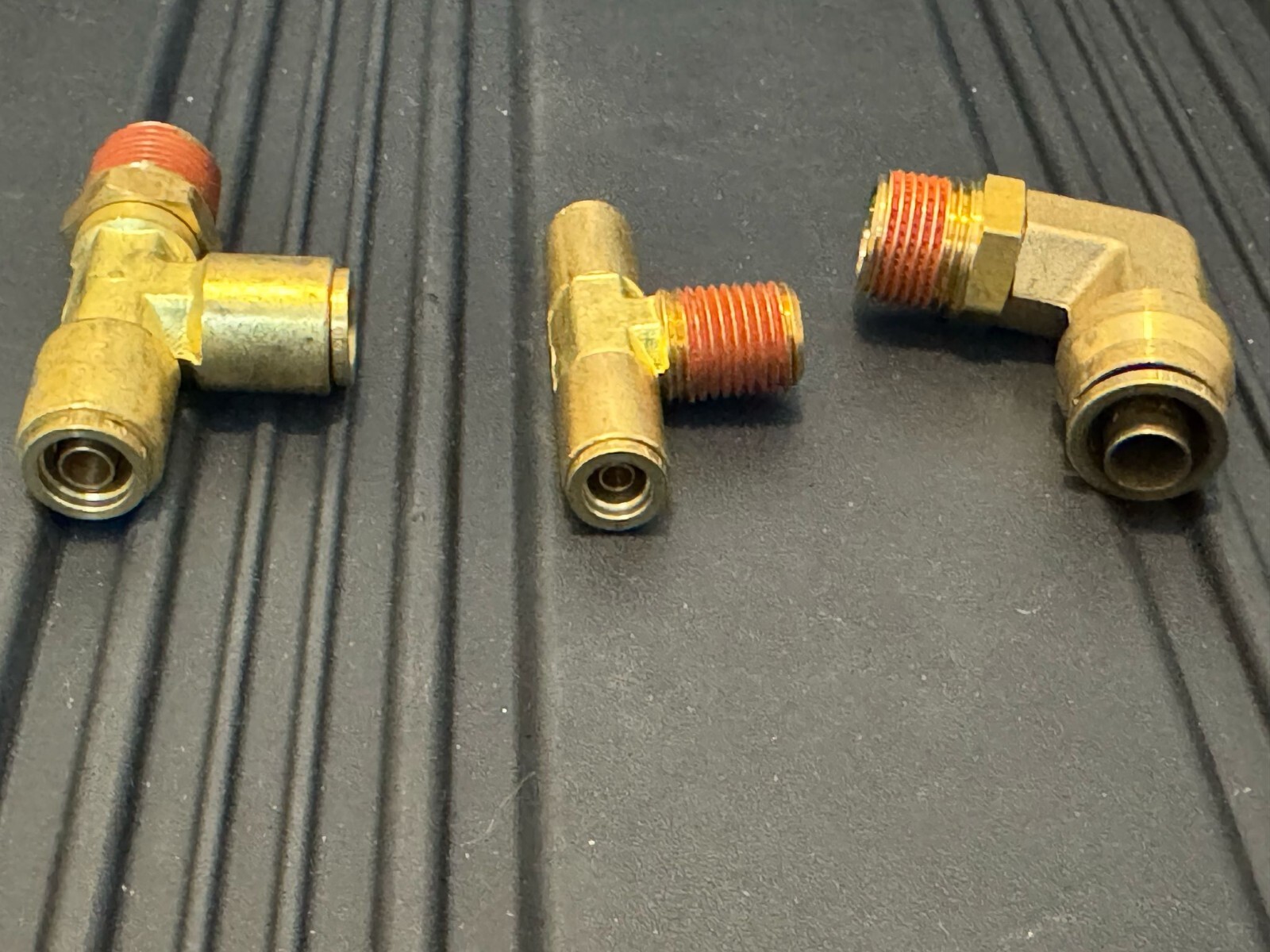 push-in fittings: 1 X 1/2” male elbow, 1 X 3/8” male Run Tee and 1 X 1/4” Union