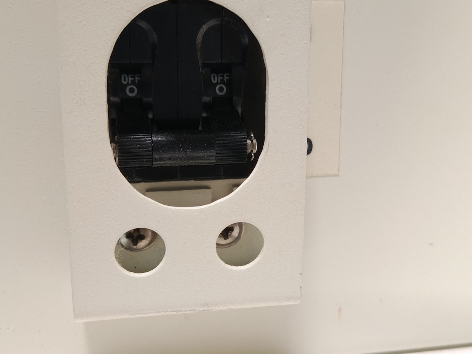 Enclosure Assy with Zero Surge OM20-240-R-A open-chassis surge protection module