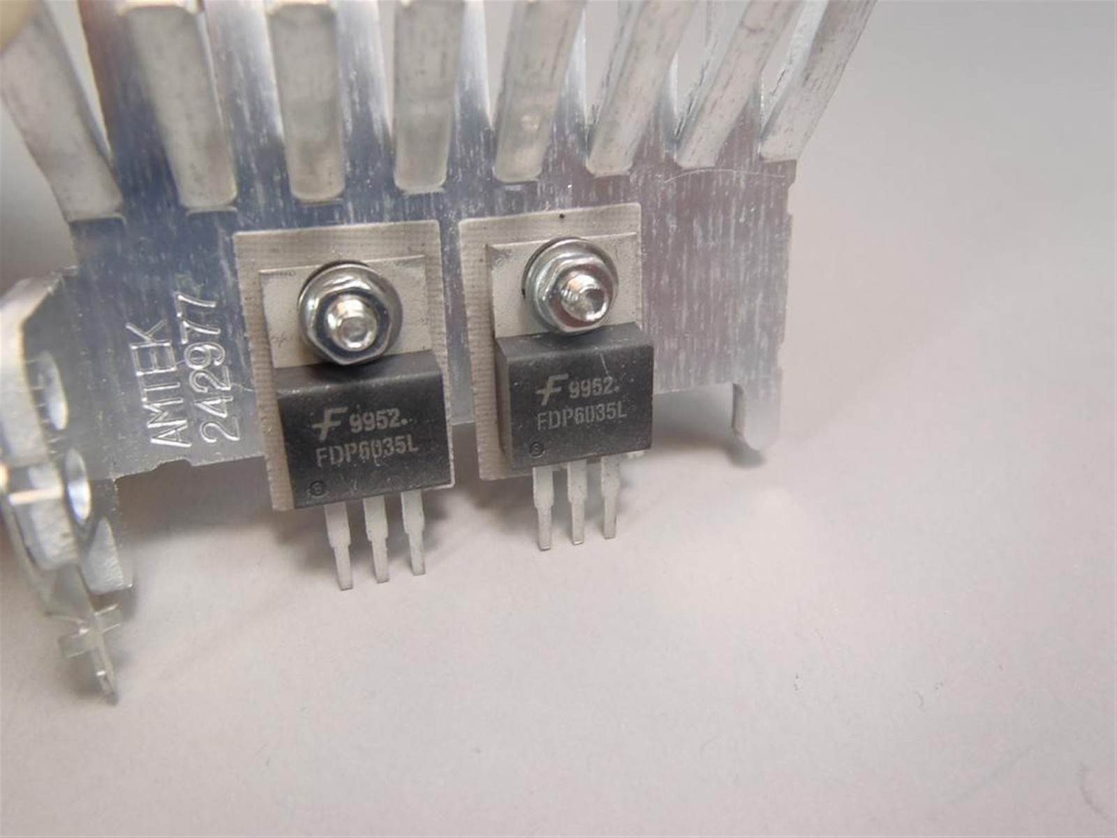 Case of (76) FDP6035L Fairchild Amtek 242977 Heat Sink Assembly -New Old Stock