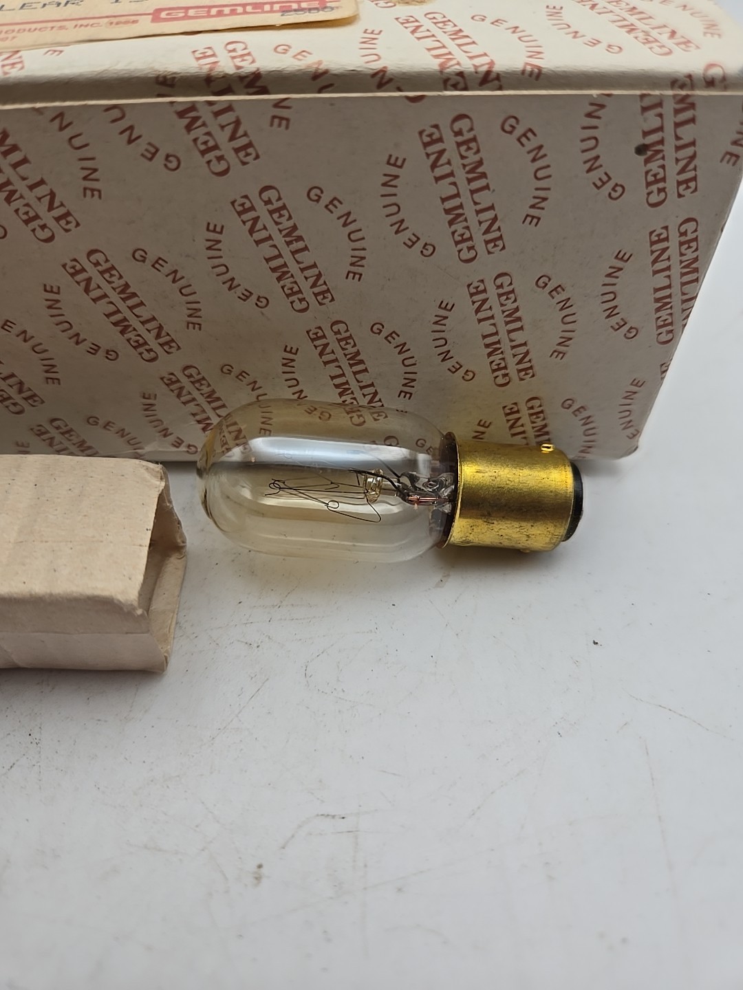 8pcs – GEMLINE LT007 120V 15W Miniature Bulb Bayonet Style 2 Pin Base (9B3)