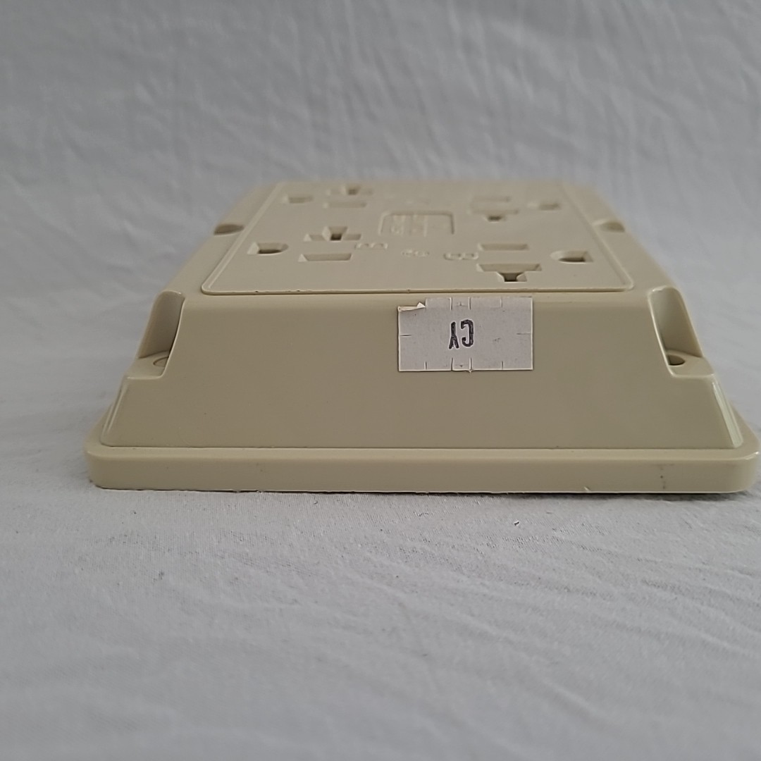 PASS & SEYMOUR 420-I QUAD RECEPTACLE. Leviton 20A-125V. New Open Box.
